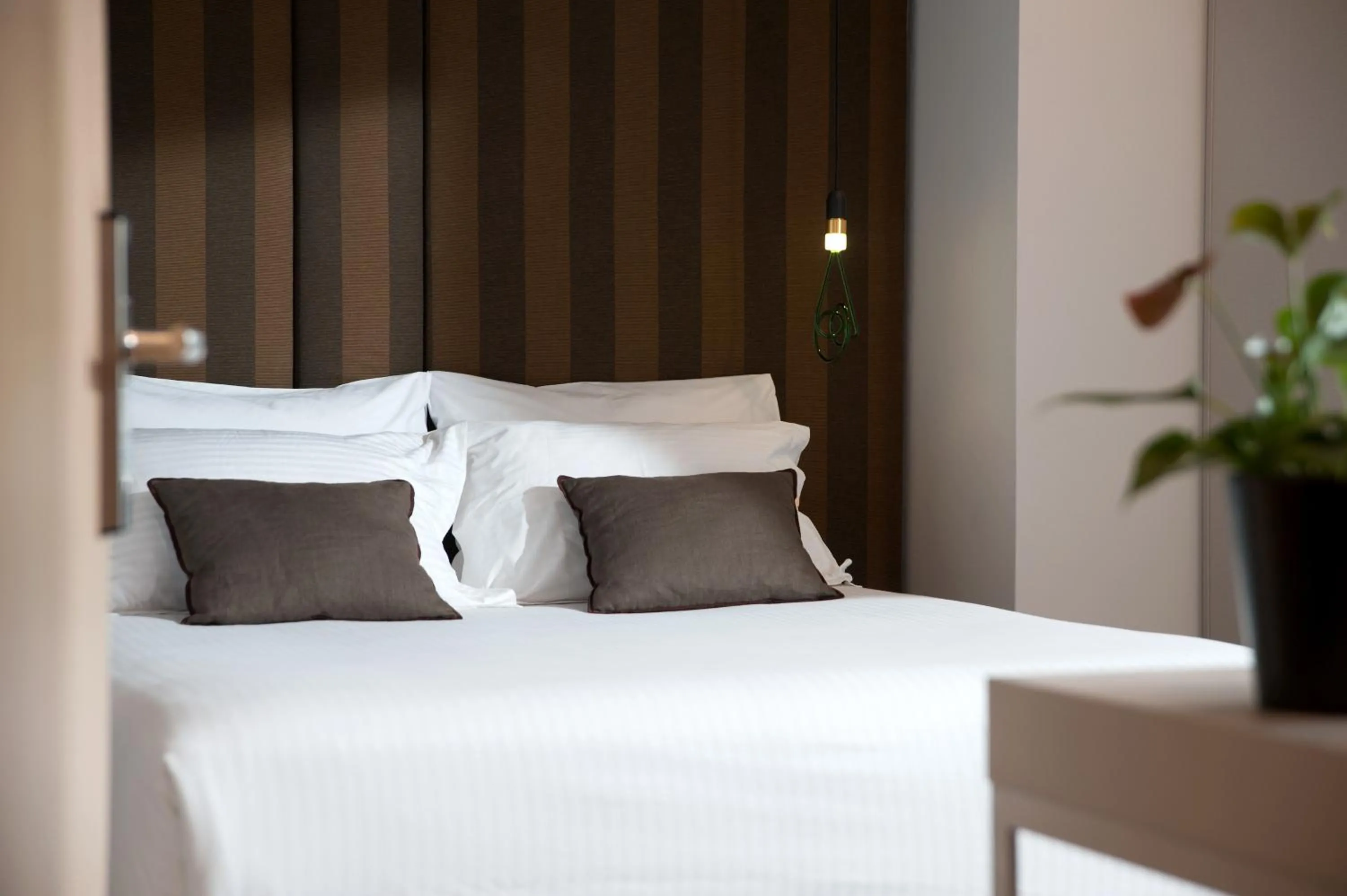Bedroom, Bed in Athenaeum Smart Hotel