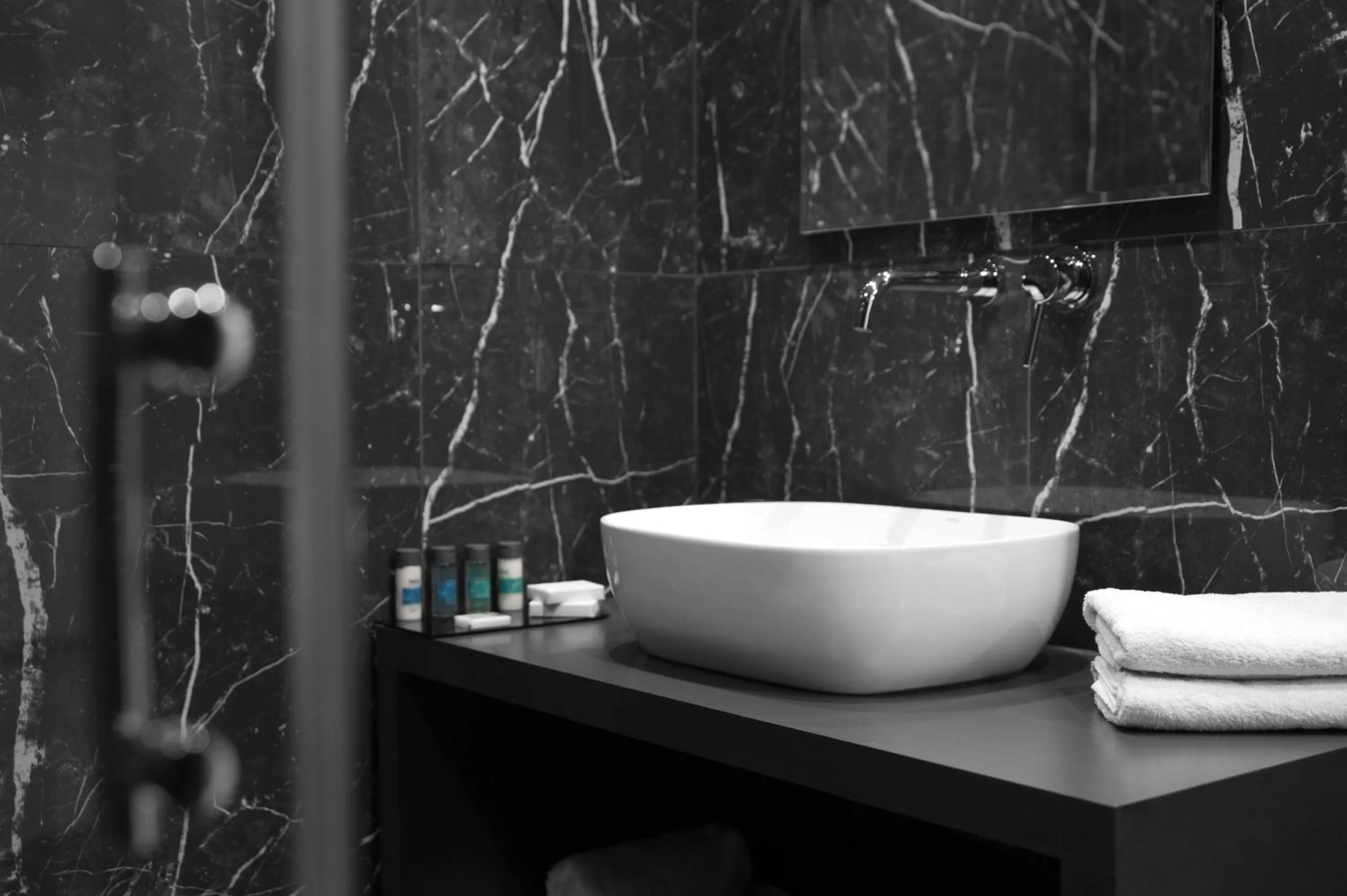 Bathroom in Athenaeum Smart Hotel