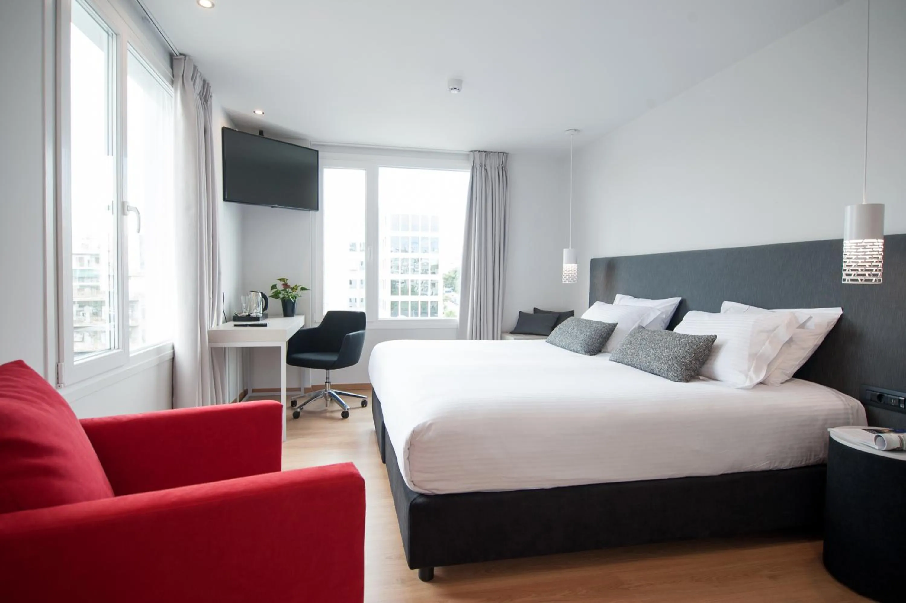 Bedroom, Bed in Athenaeum Smart Hotel