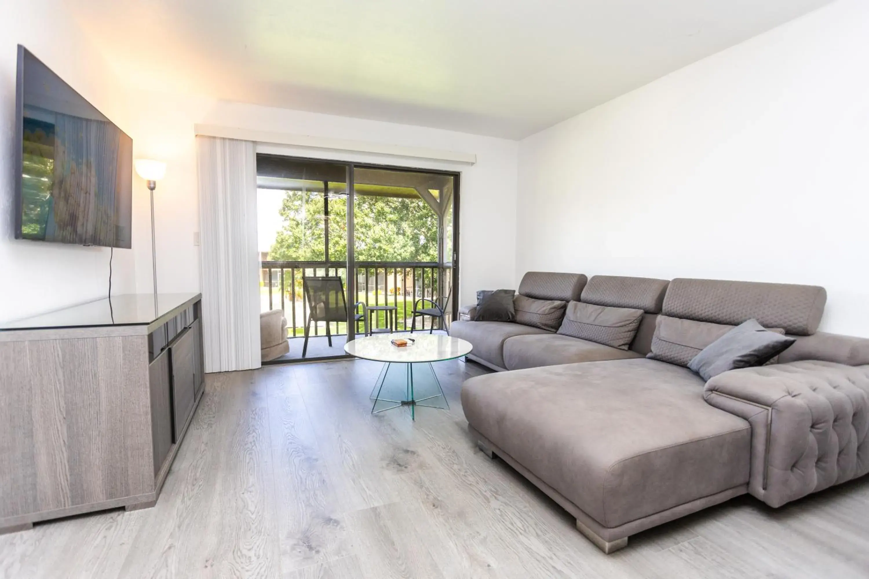 Bass & Sun Condominium 2/2 Bedroom Bass & Sun Condominium 2/2 Bedroom