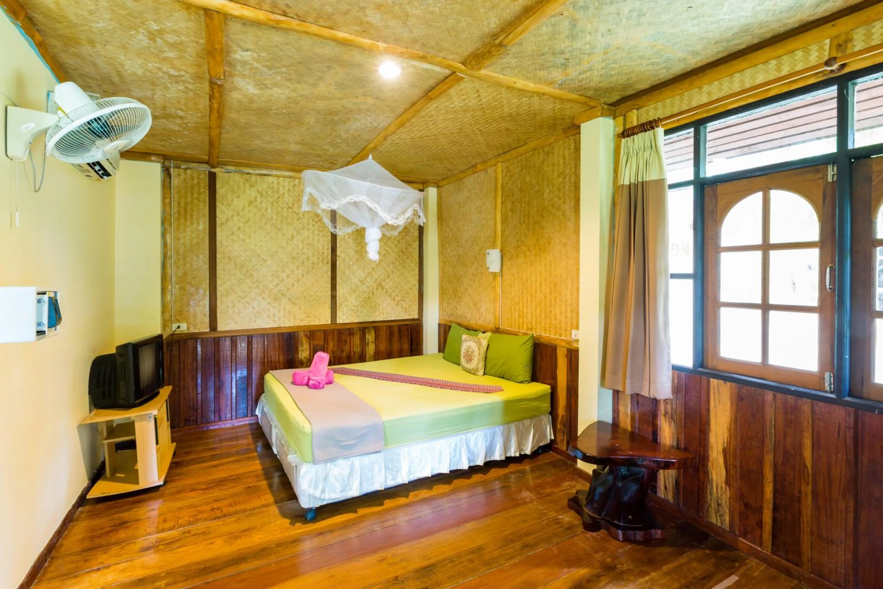 Bed in Bottle Beach 1 Resort