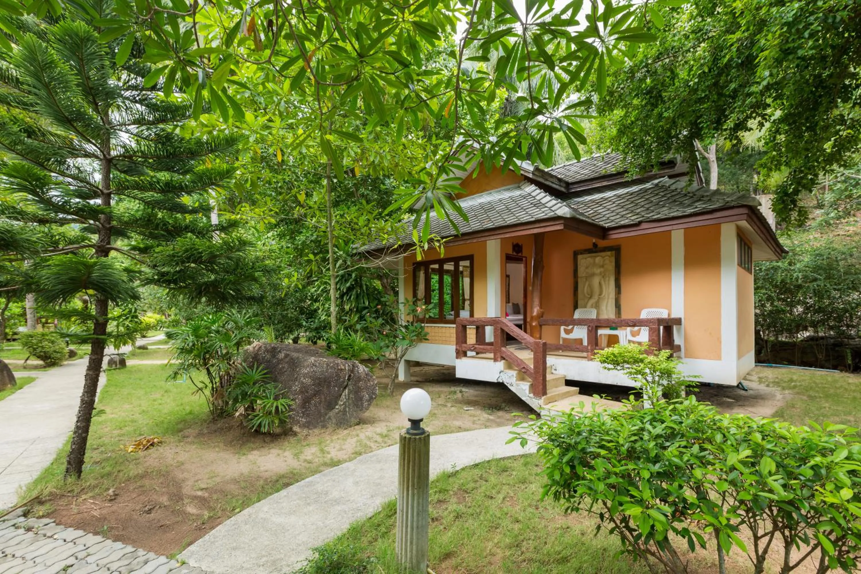 Guests in Bottle Beach 1 Resort