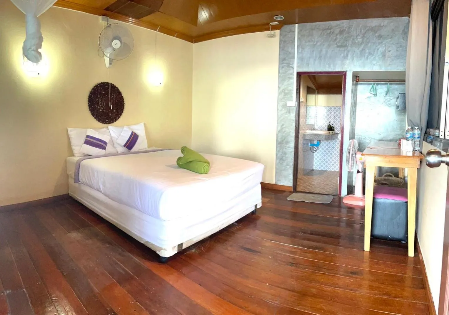 Bed in Bottle Beach 1 Resort