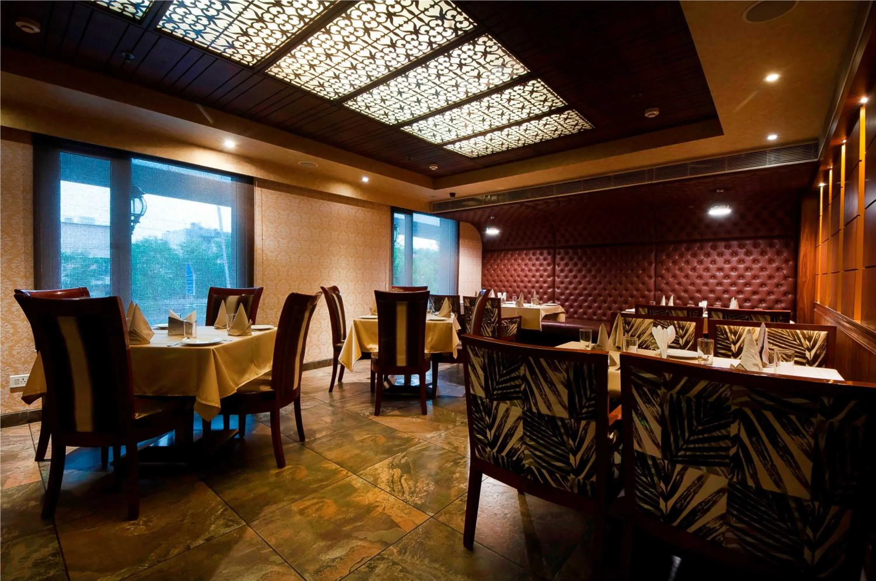 Restaurant/places to eat in Hotel Regent Grand