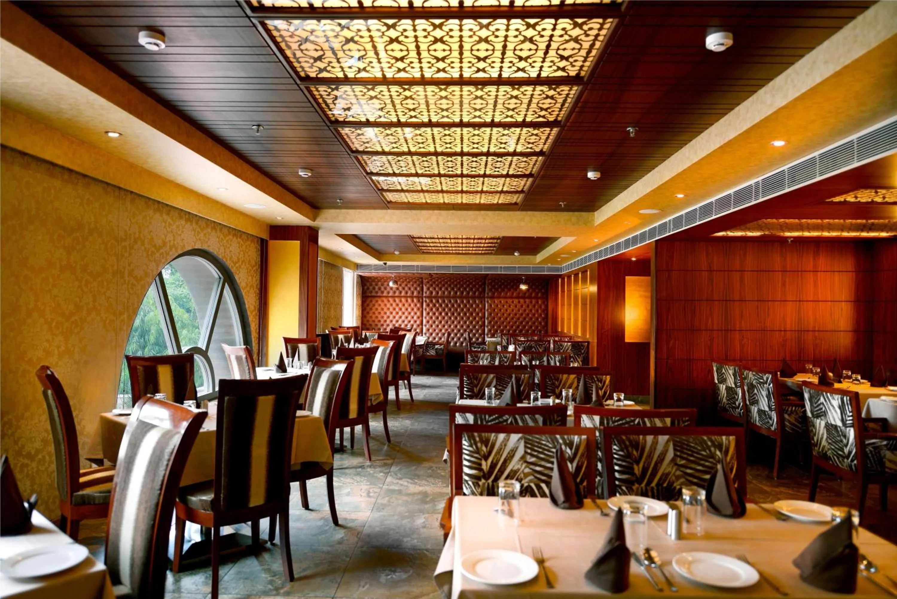 Restaurant/places to eat in Hotel Regent Grand