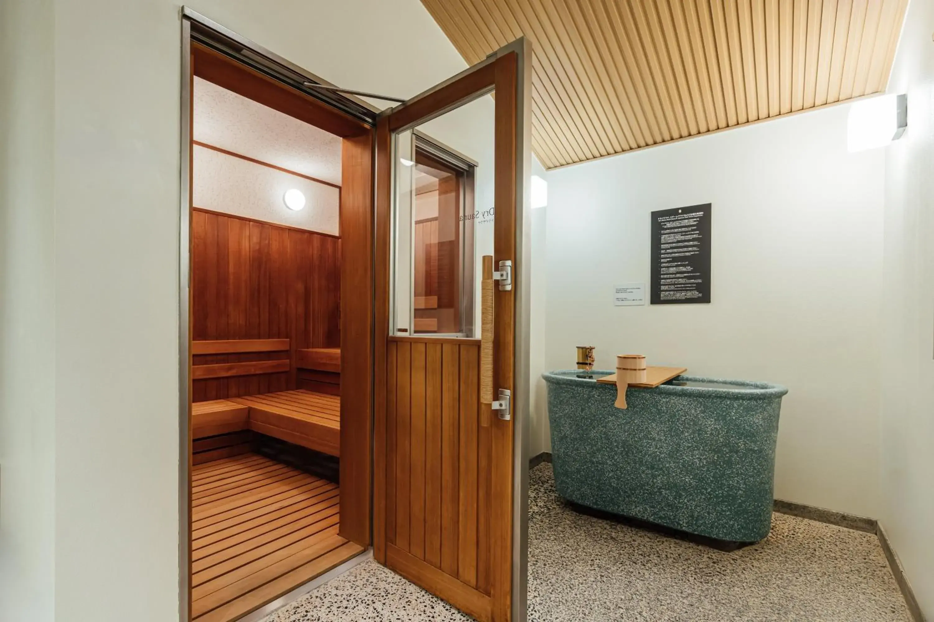 Fitness centre/facilities in InterContinental Hotel Osaka by IHG Fitness centre/facilities in InterContinental Hotel Osaka by IHG