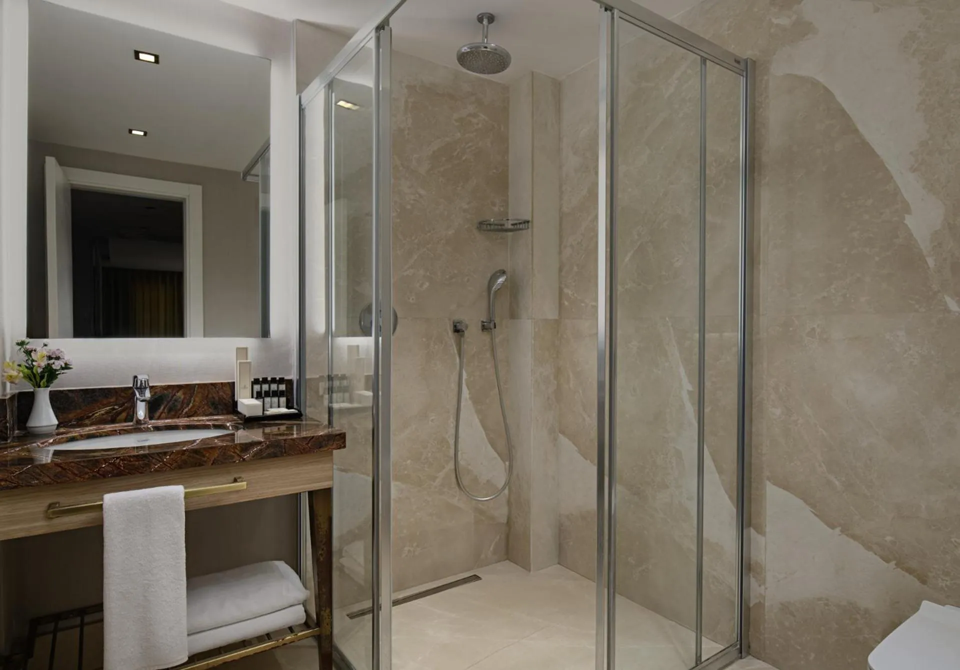 Shower in Gleam Bomonti Hotel