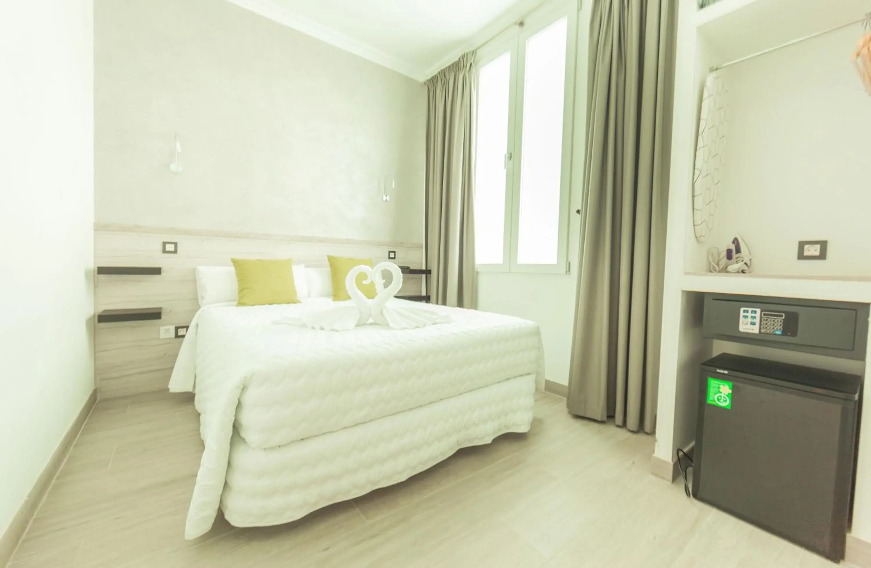 Interior Small Double Room in Hostal Pio Centro Interior Small Double Room in Hostal Pio Centro