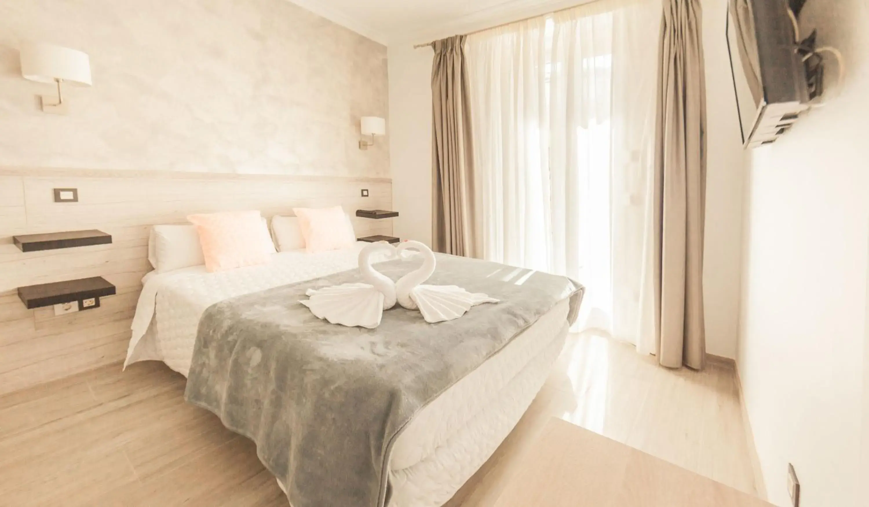 Double Room with Balcony in Hostal Pio Centro Double Room with Balcony in Hostal Pio Centro
