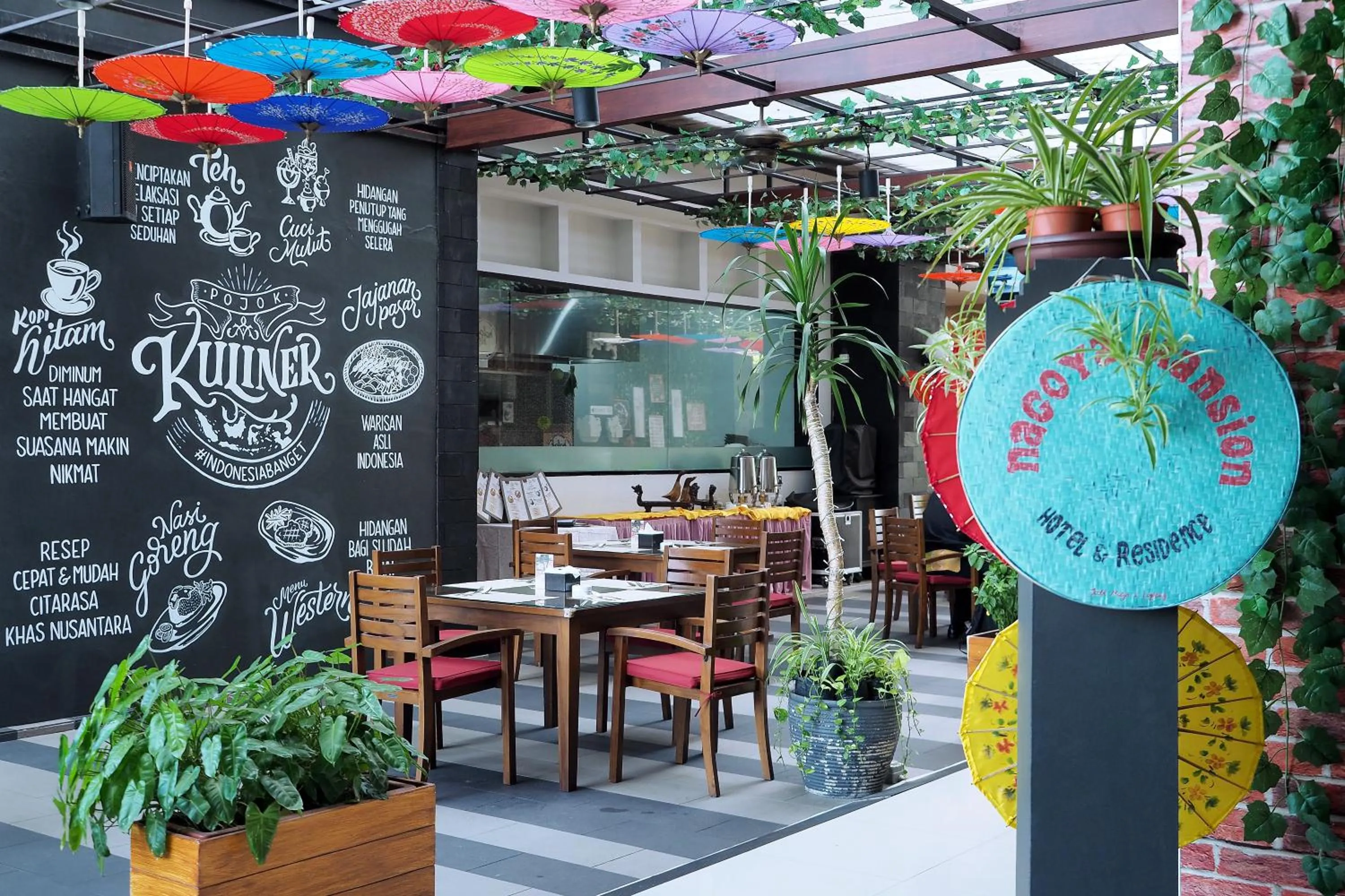 Restaurant/places to eat in Nagoya Mansion Hotel and Residence