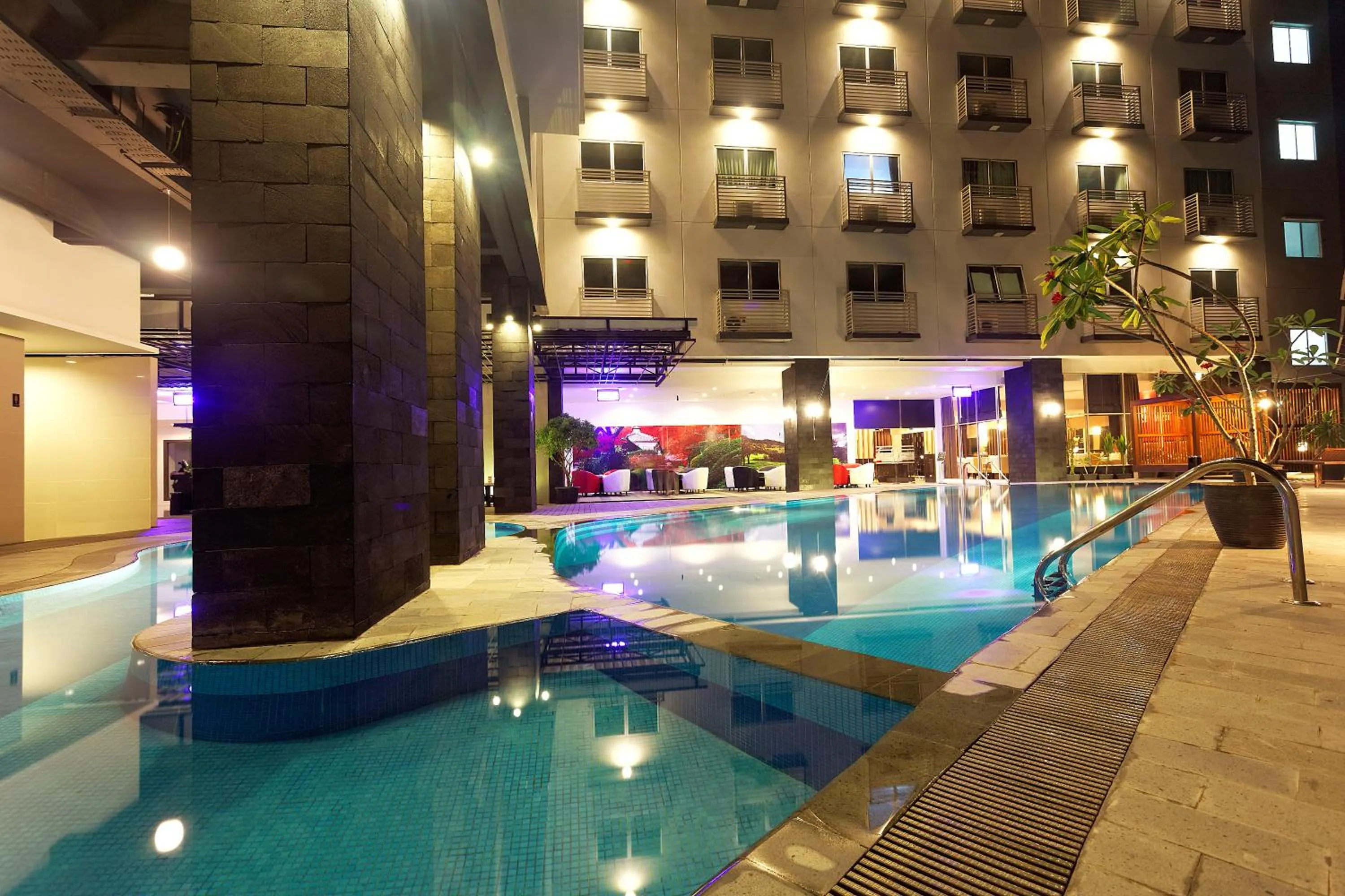 Swimming pool in Nagoya Mansion Hotel and Residence