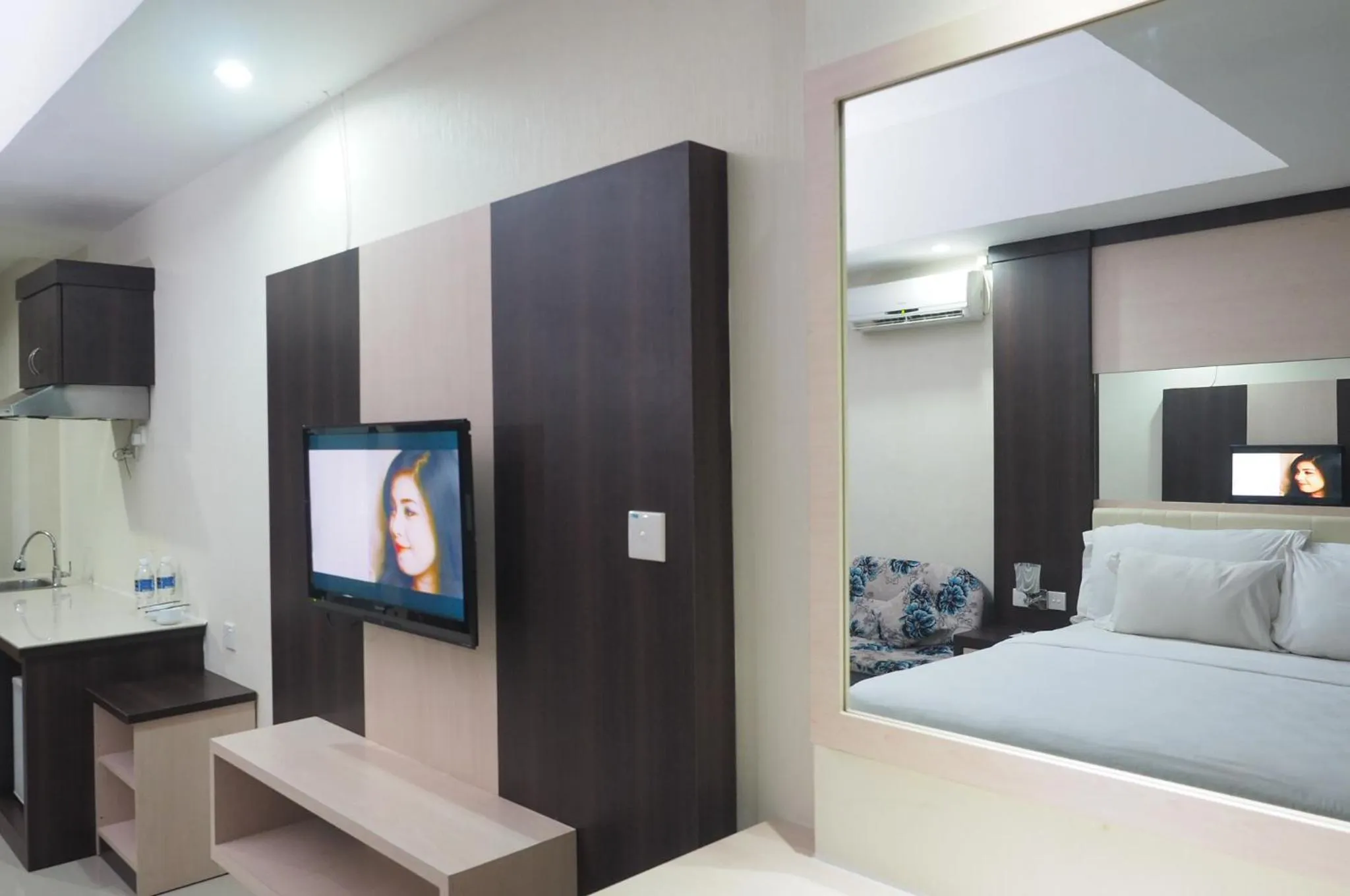 TV and multimedia, Bed in Nagoya Mansion Hotel and Residence