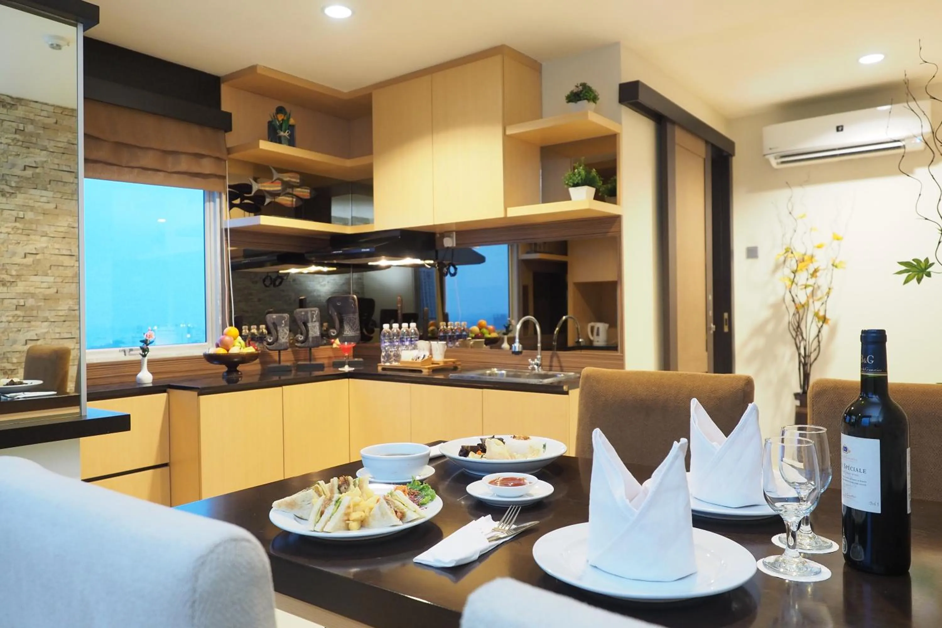 Dining area in Nagoya Mansion Hotel and Residence