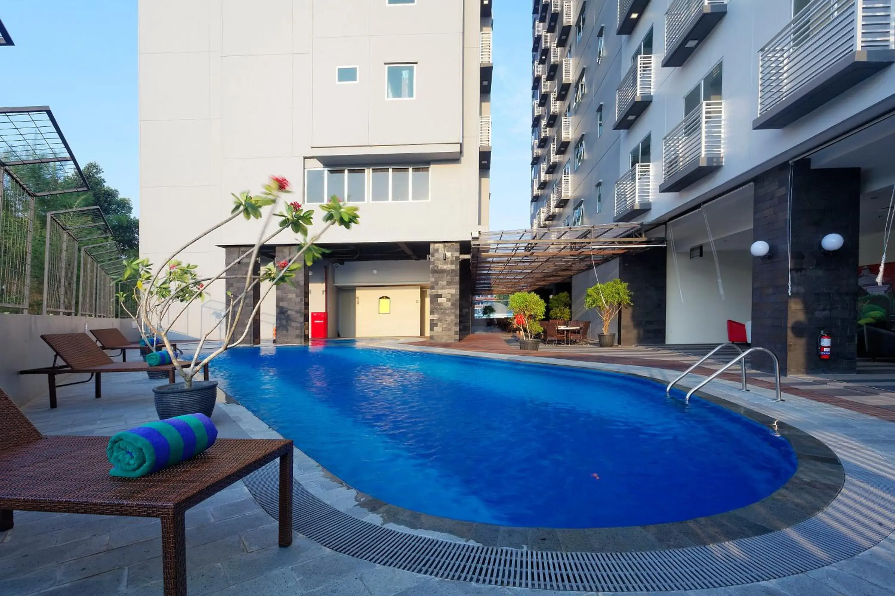 Swimming pool in Nagoya Mansion Hotel and Residence Swimming pool in Nagoya Mansion Hotel and Residence