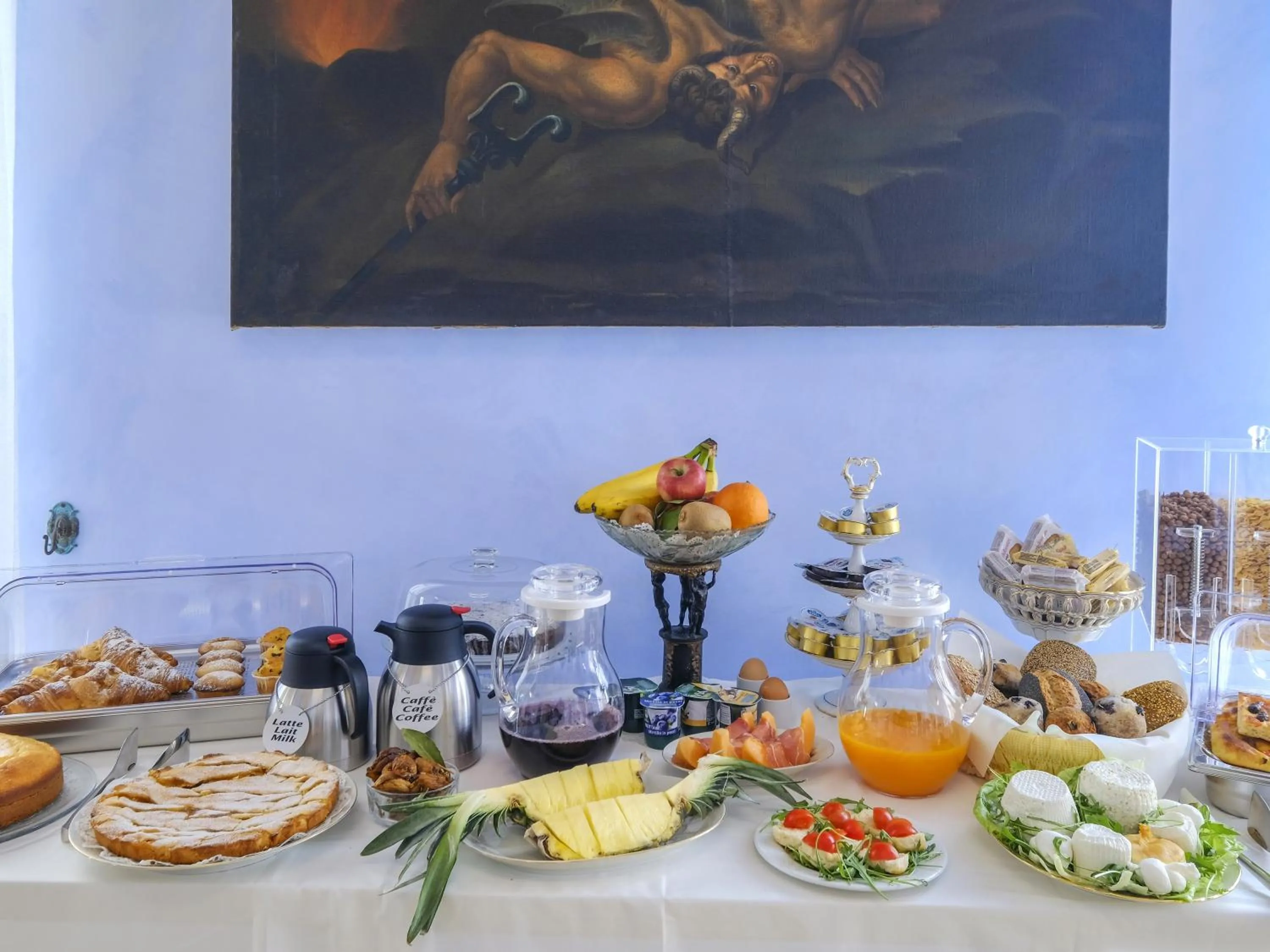 Breakfast in Pascaraymondo Suite Palace