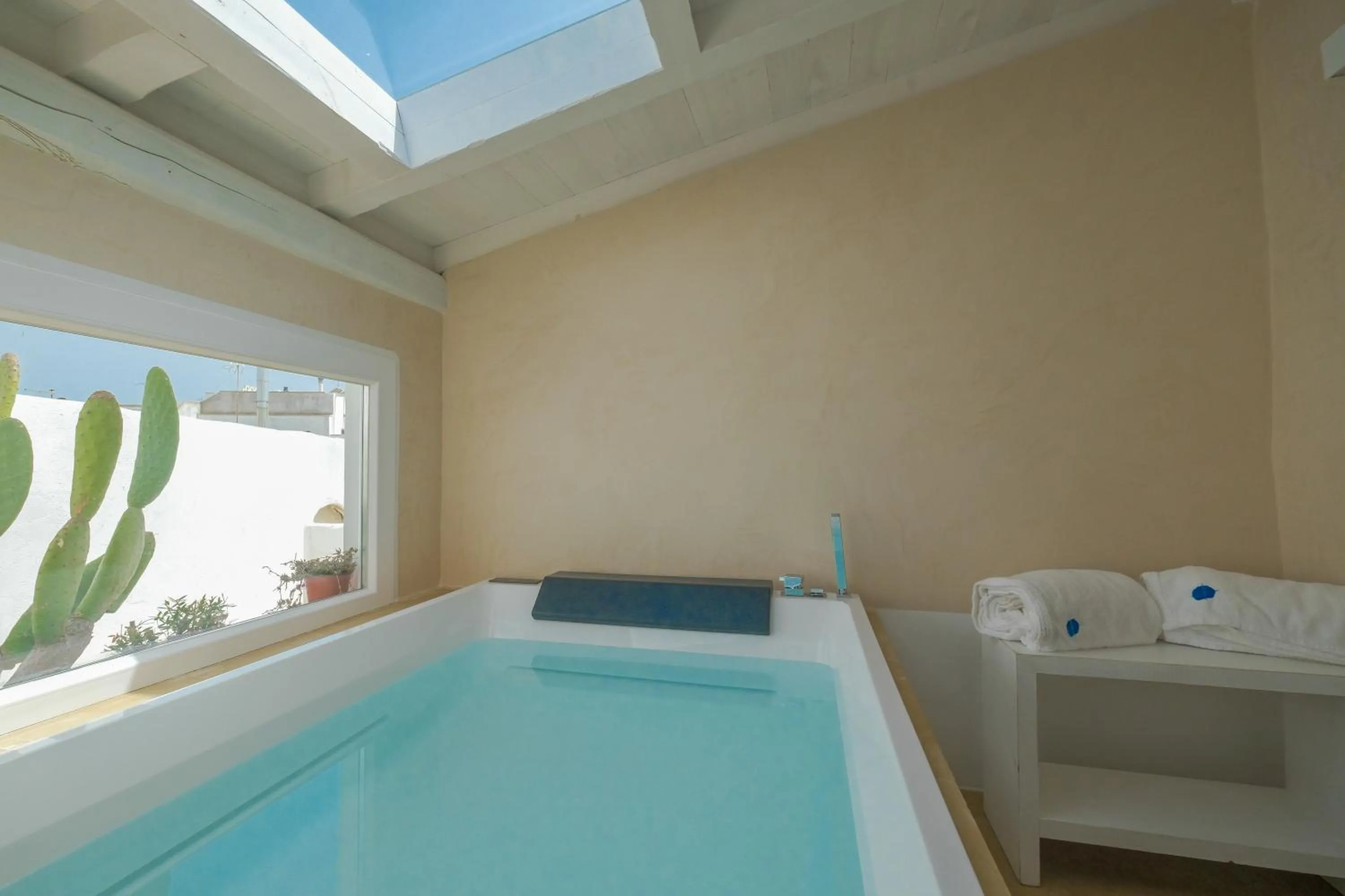 Hot Tub in Pascaraymondo Suite Palace