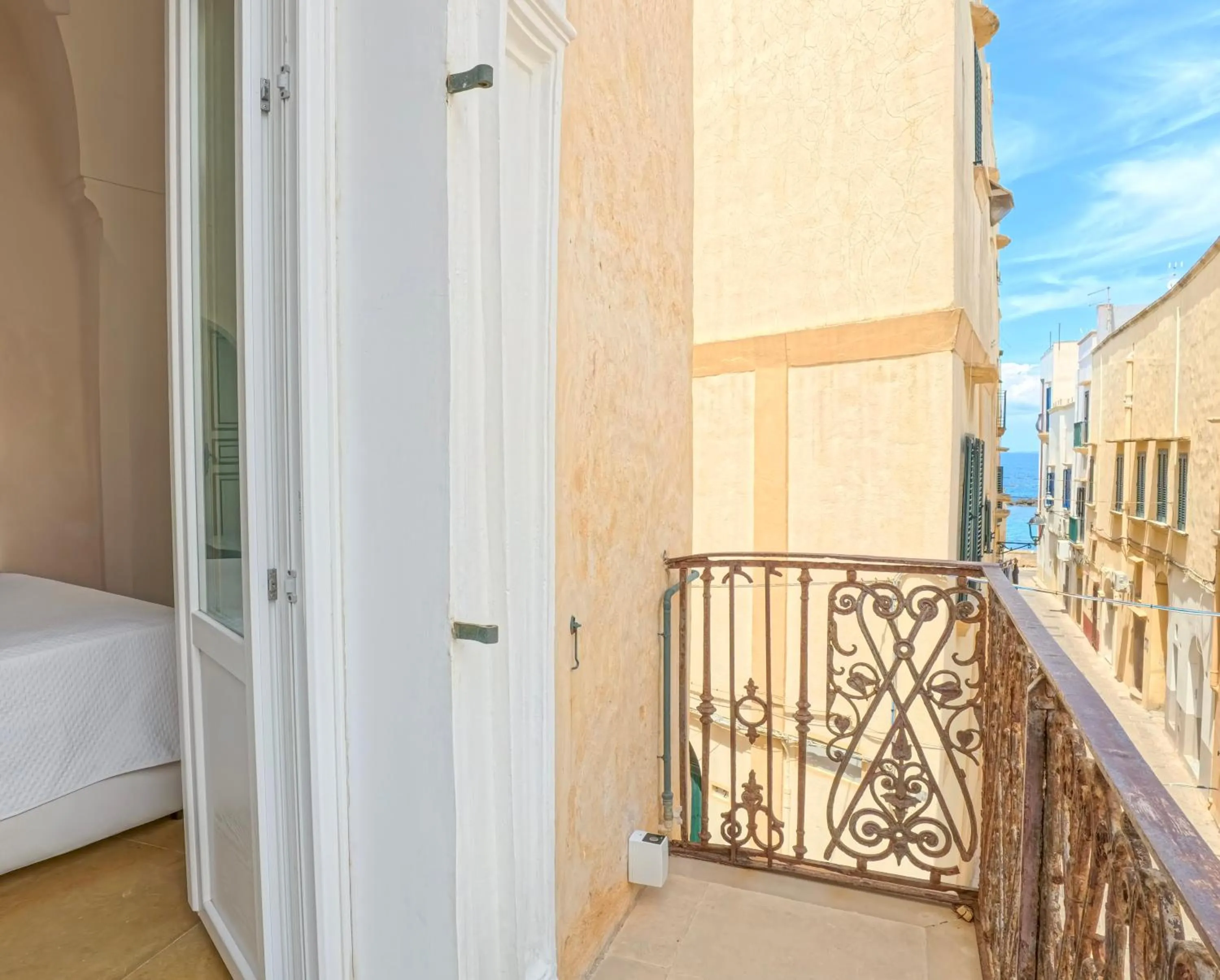 Balcony/Terrace, Bed in Pascaraymondo Suite Palace