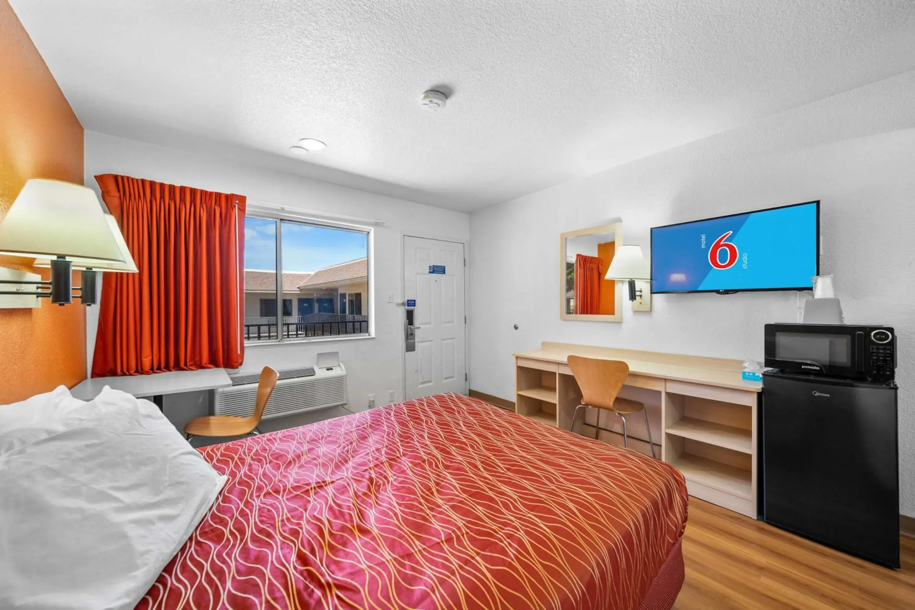 Bedroom, Bed in Motel 6-Big Bear Lake, CA Bedroom, Bed in Motel 6-Big Bear Lake, CA