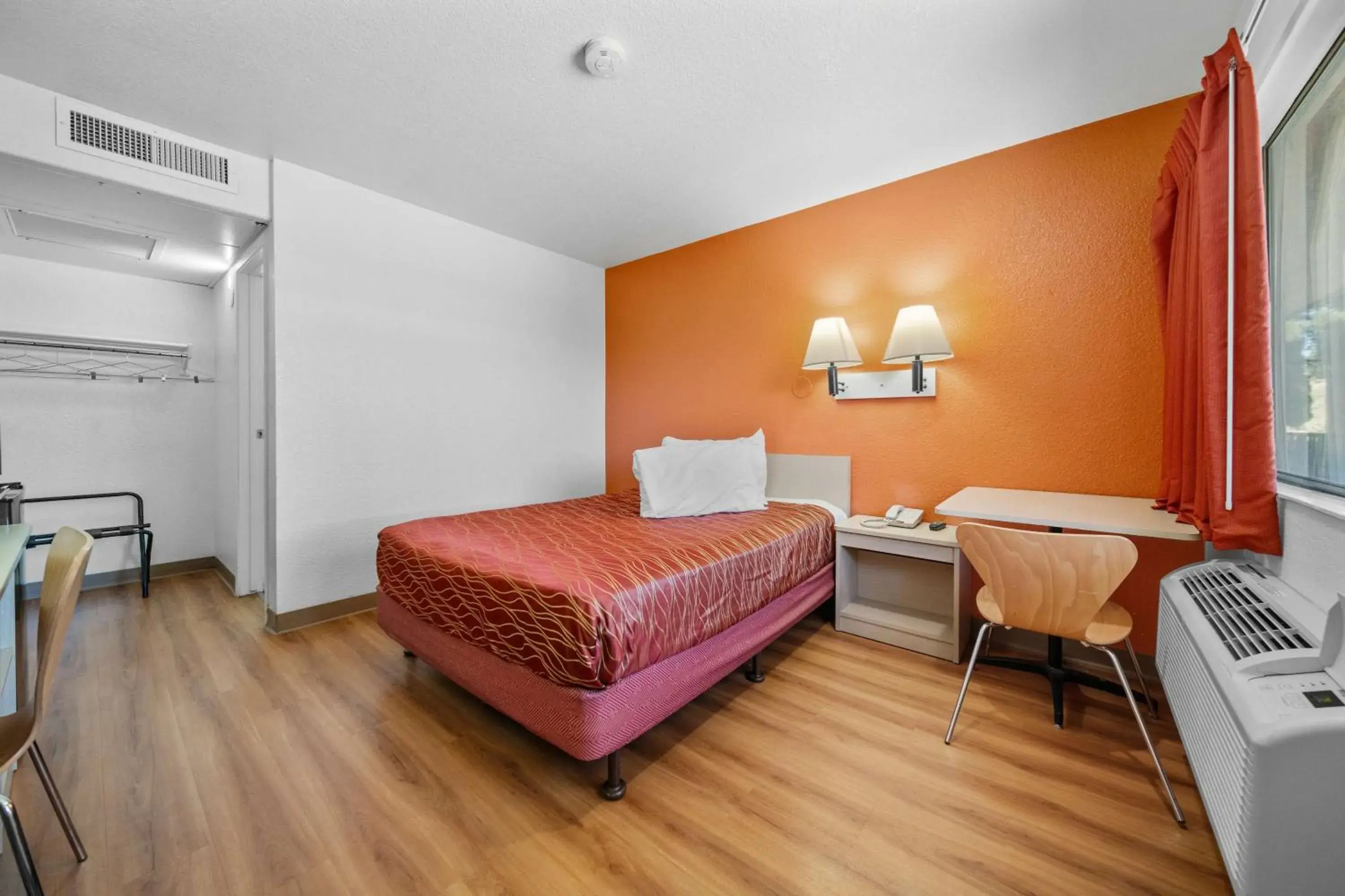 Queen Suite in Motel 6-Big Bear Lake, CA Queen Suite in Motel 6-Big Bear Lake, CA