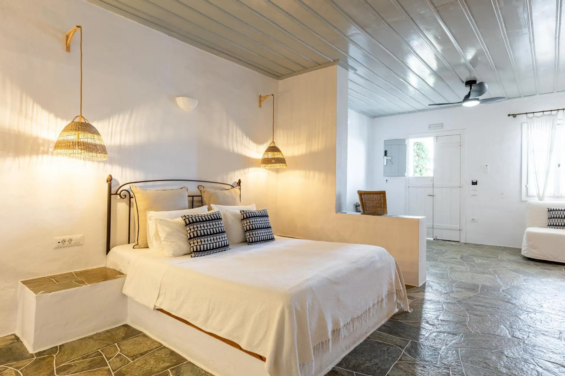 Photo of the whole room, Bed in Lighthouse Hotel