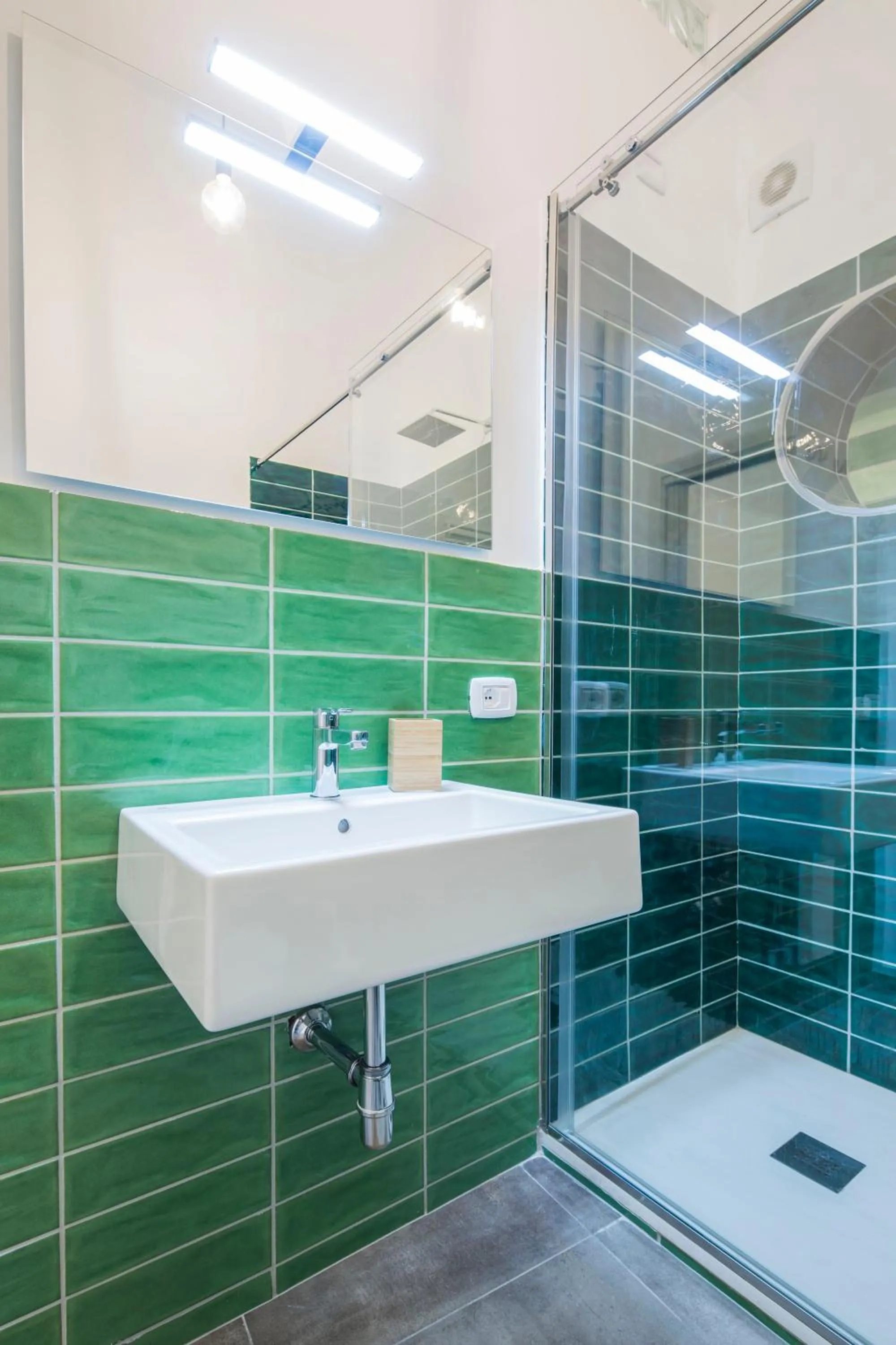 Shower in b&b Pasta Cuomo