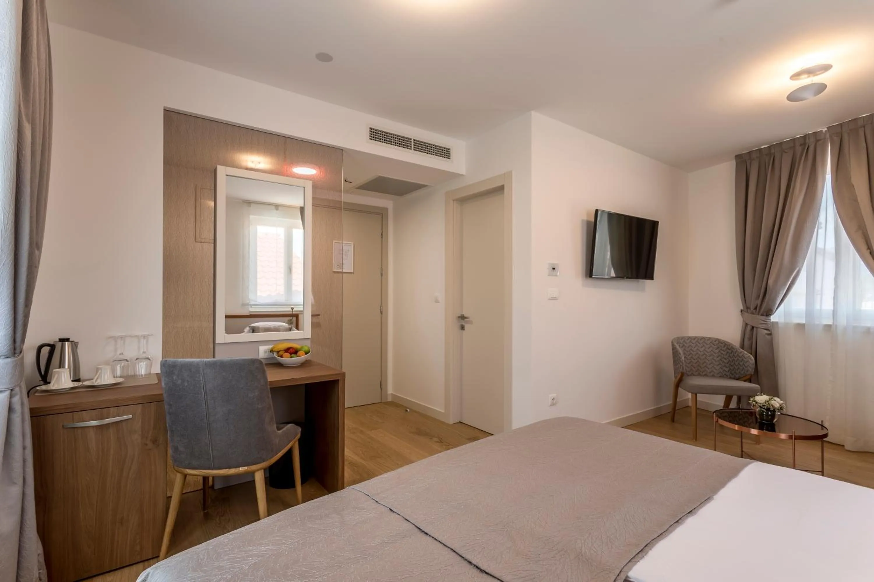 Photo of the whole room, Bed in Residence Stine