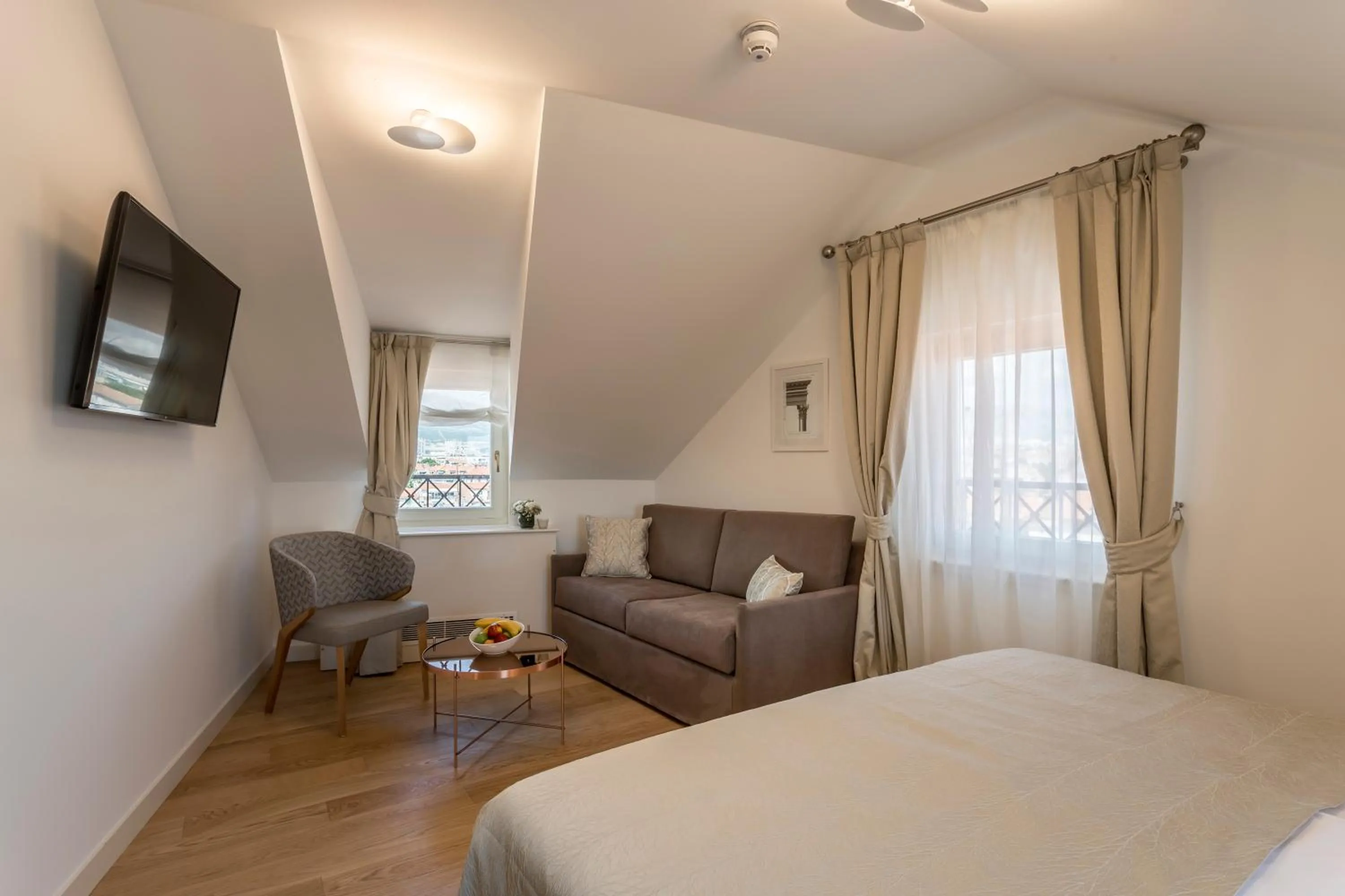 TV and multimedia, Bed in Residence Stine