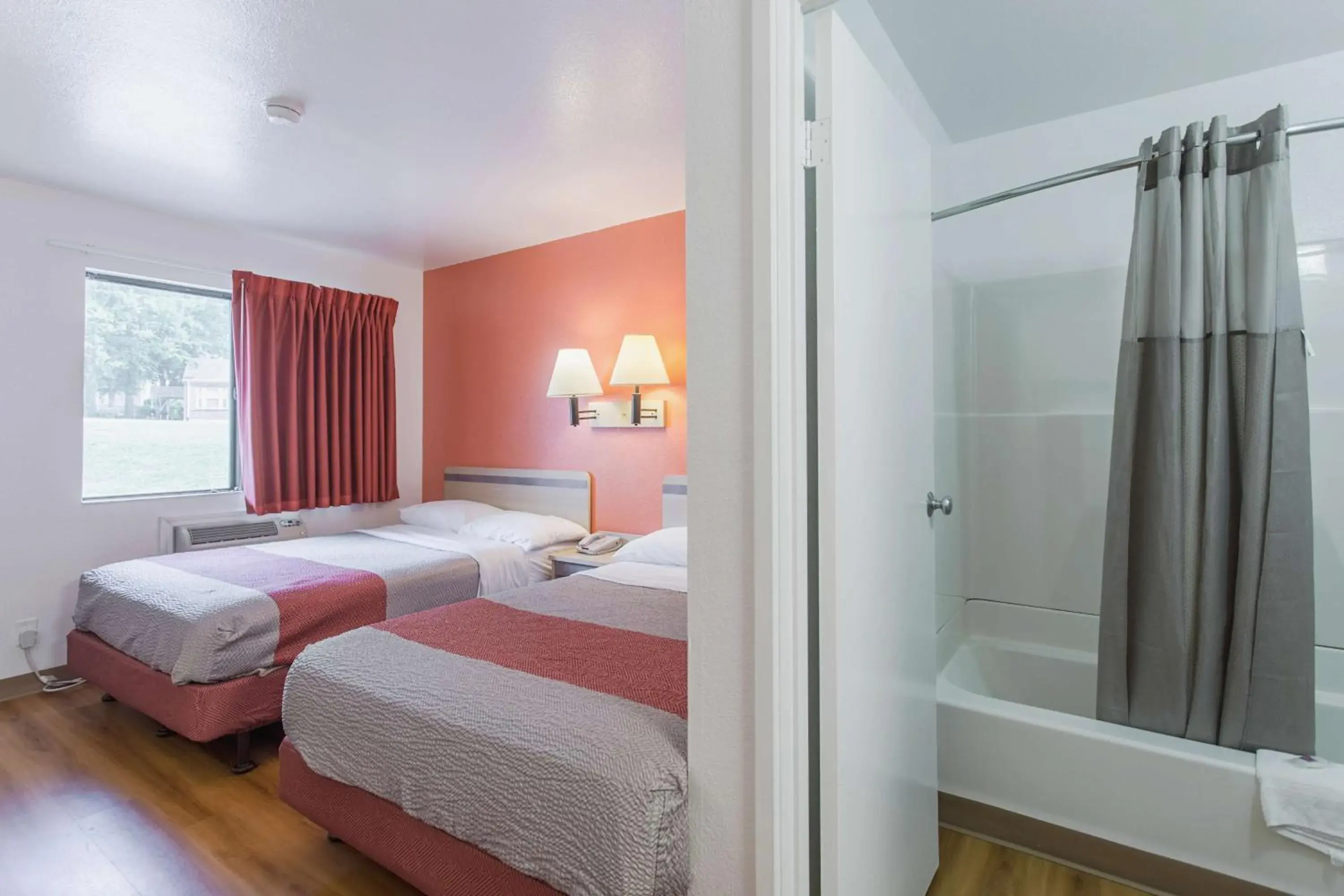 Quadruple Room in Motel 6-Goodlettsville, TN - Nashville Quadruple Room in Motel 6-Goodlettsville, TN - Nashville