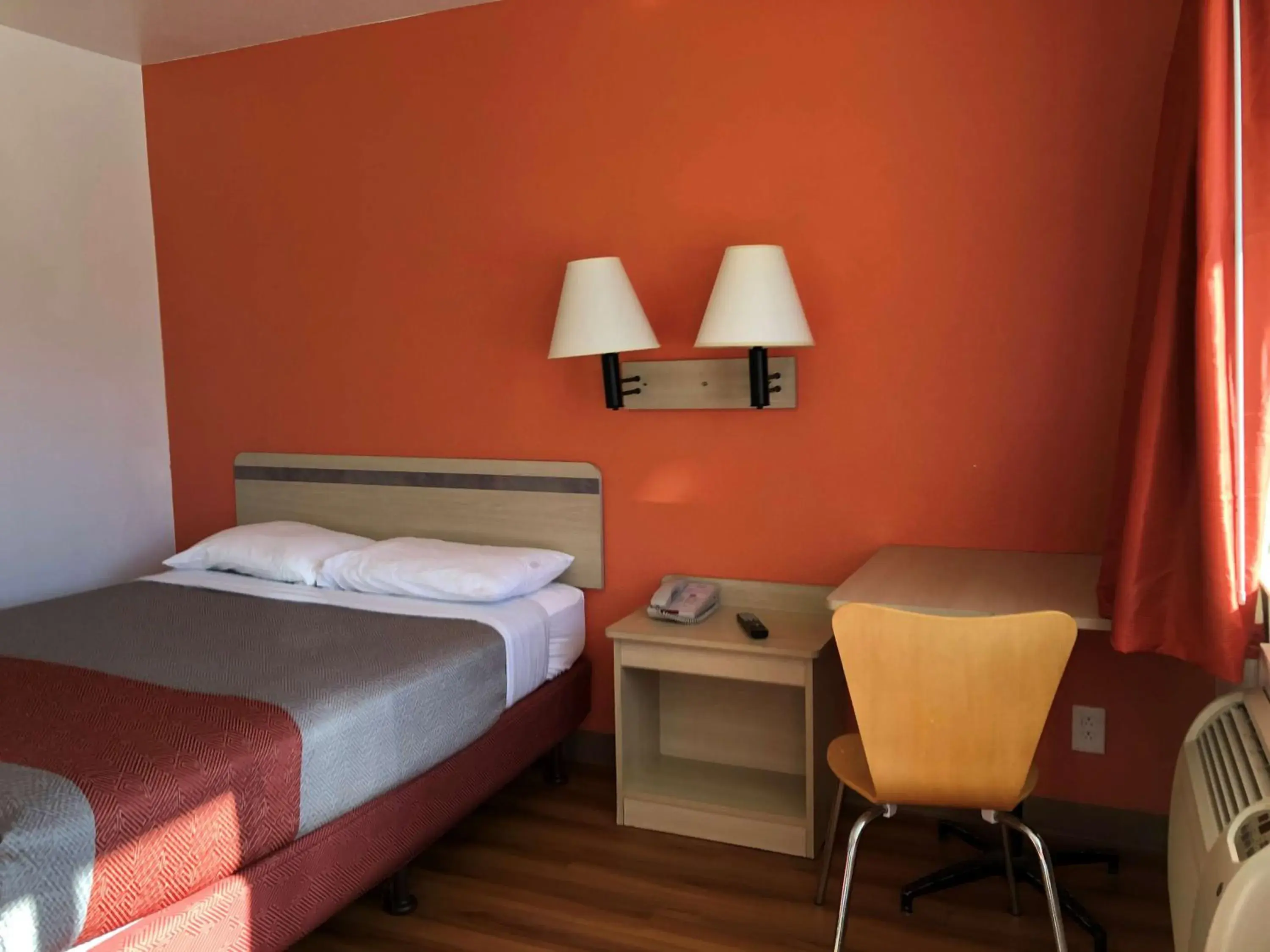 Queen Room in Motel 6-Goodlettsville, TN - Nashville Queen Room in Motel 6-Goodlettsville, TN - Nashville