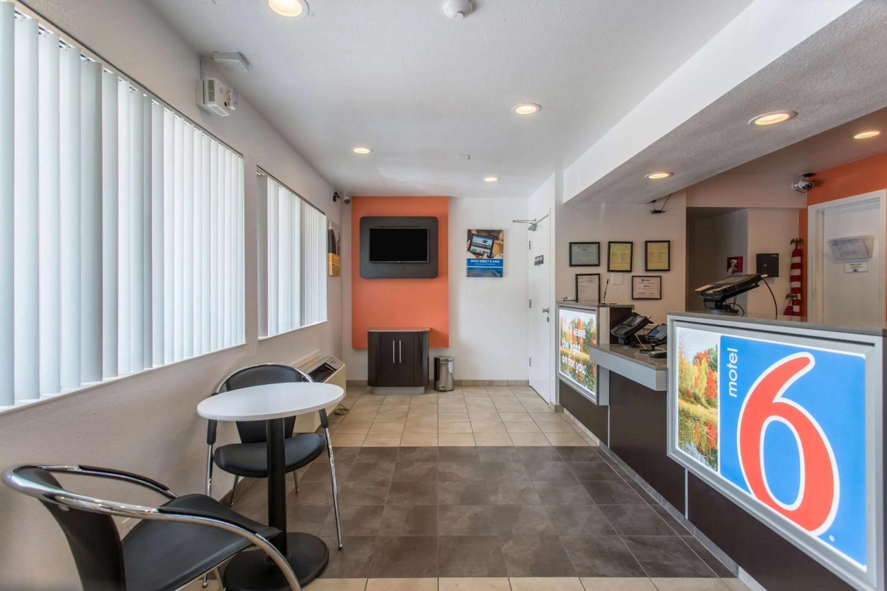 TV and multimedia in Motel 6-Goodlettsville, TN - Nashville