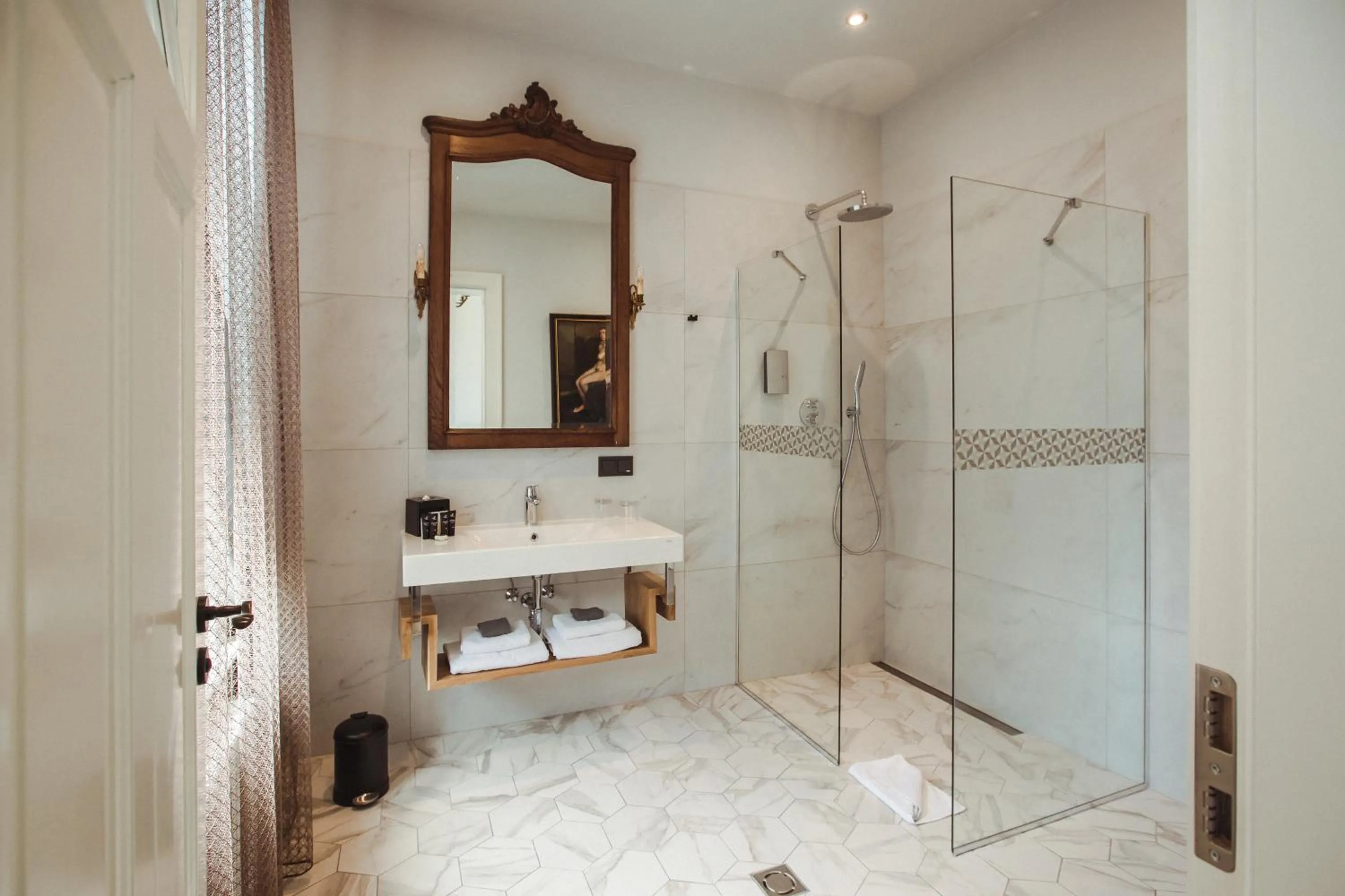 Shower in Art Hotel Roma