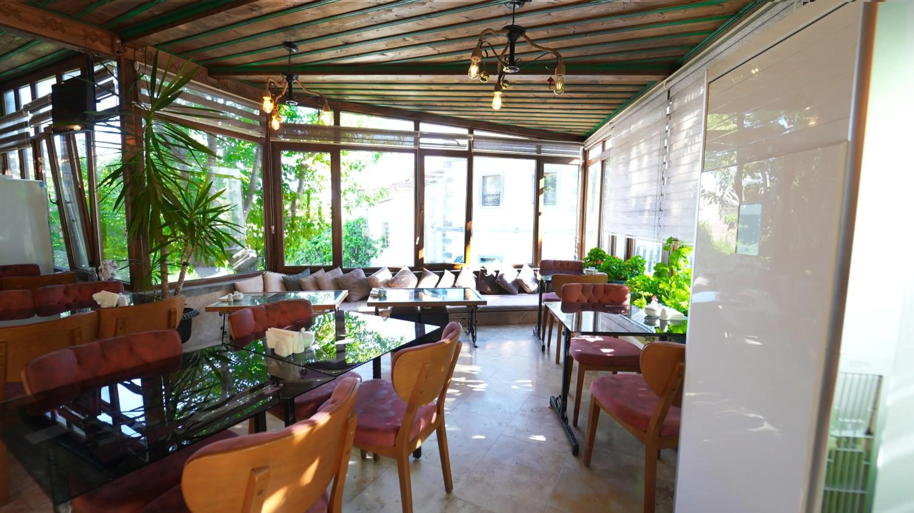 Restaurant/places to eat in Grand Elite Cave Suites