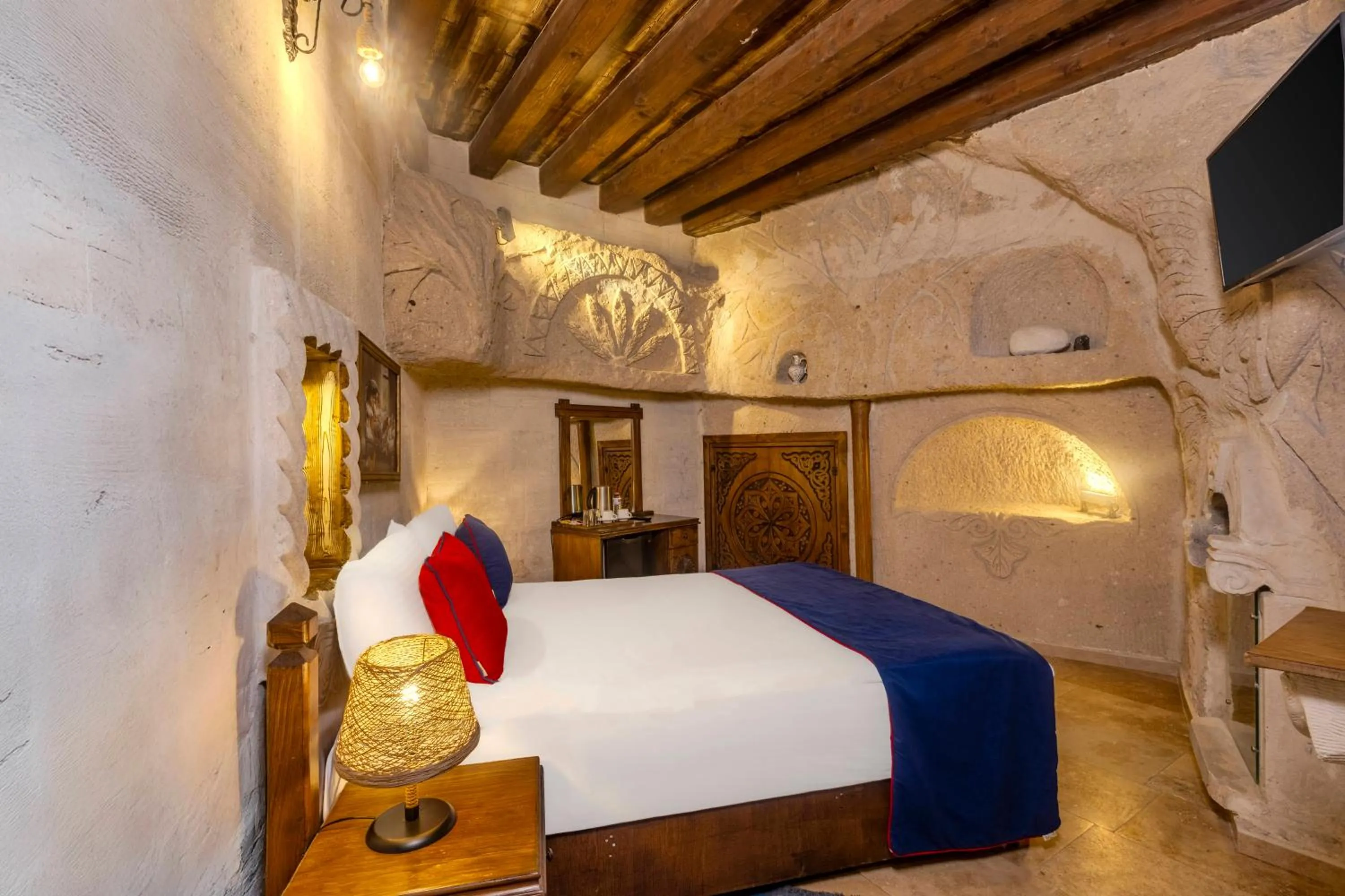 Photo of the whole room, Bed in Grand Elite Cave Suites