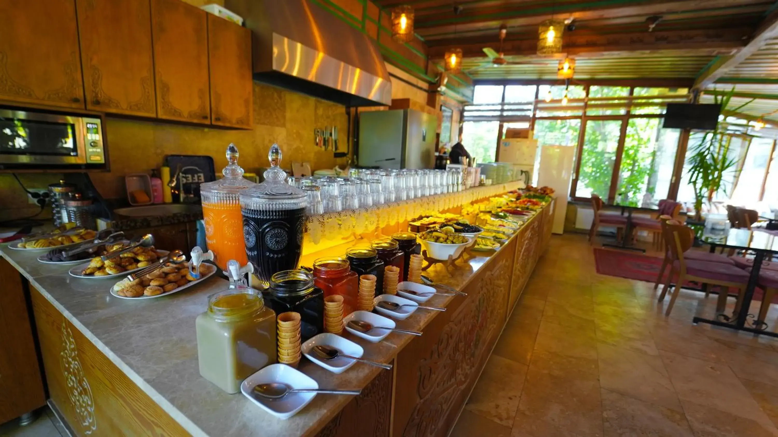 Restaurant/places to eat in Grand Elite Cave Suites Restaurant/places to eat in Grand Elite Cave Suites