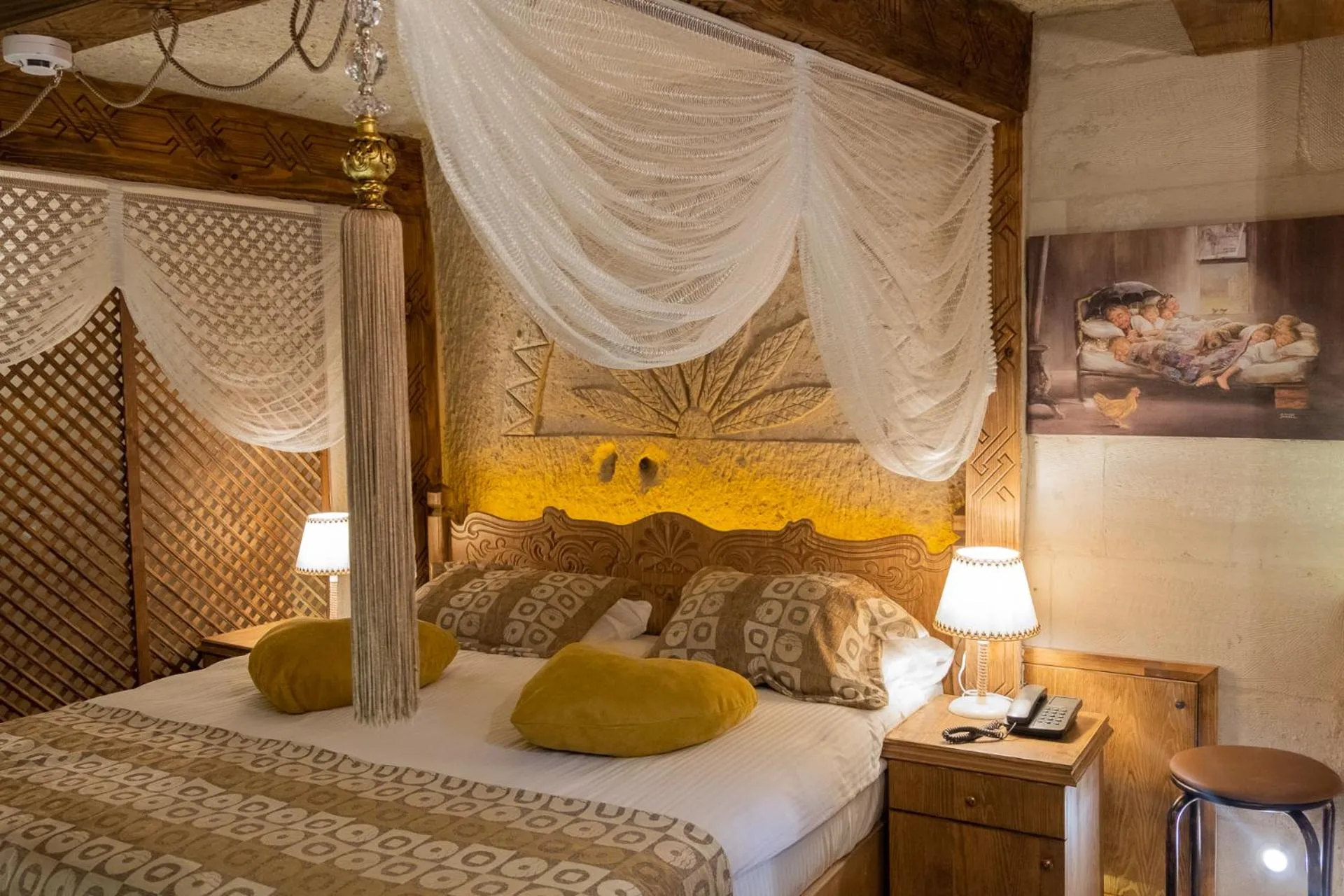 Deluxe Queen Room in Grand Elite Cave Suites