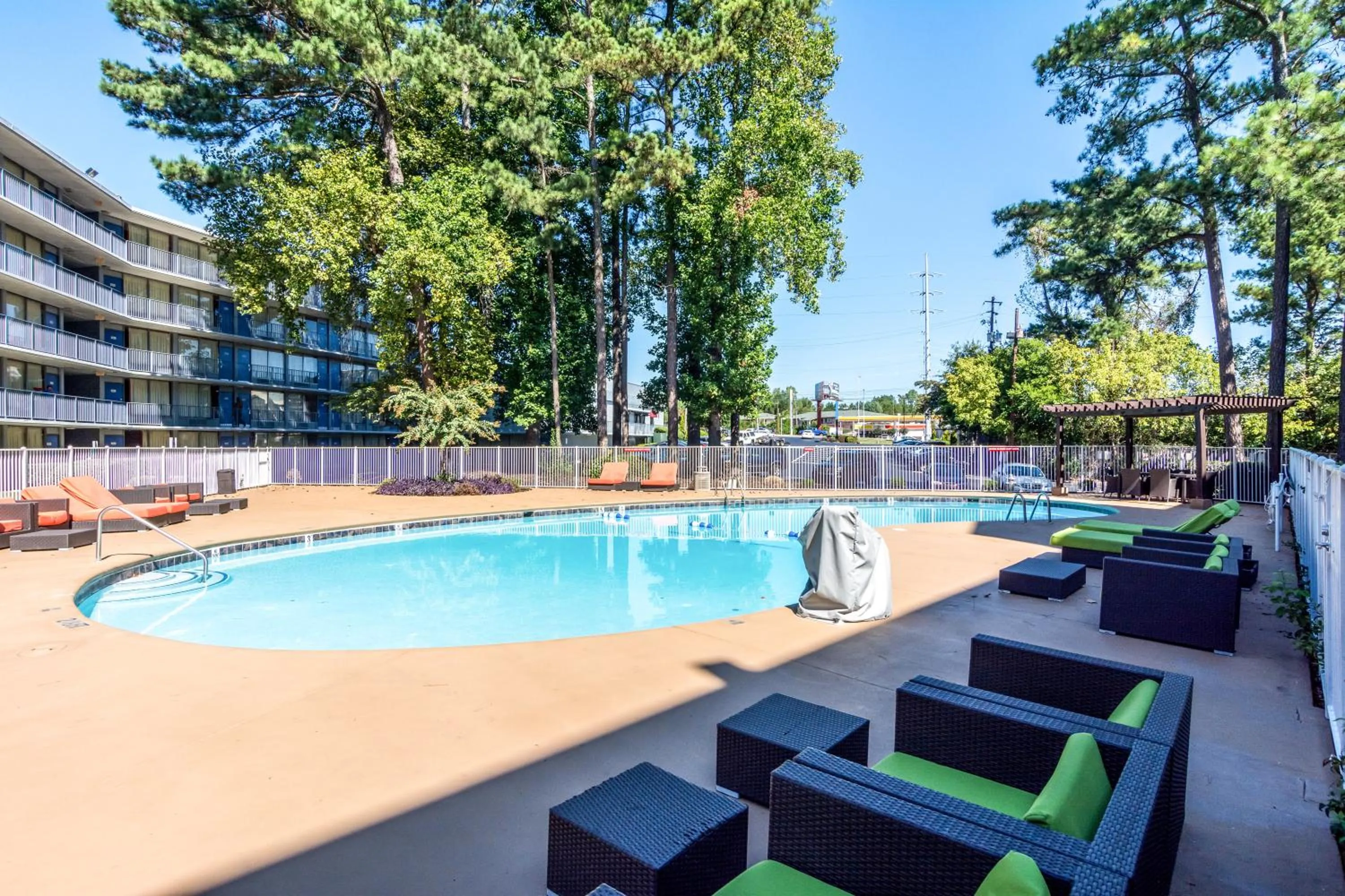 Swimming Pool in Motel 6-Marietta, GA - Atlanta Northwest