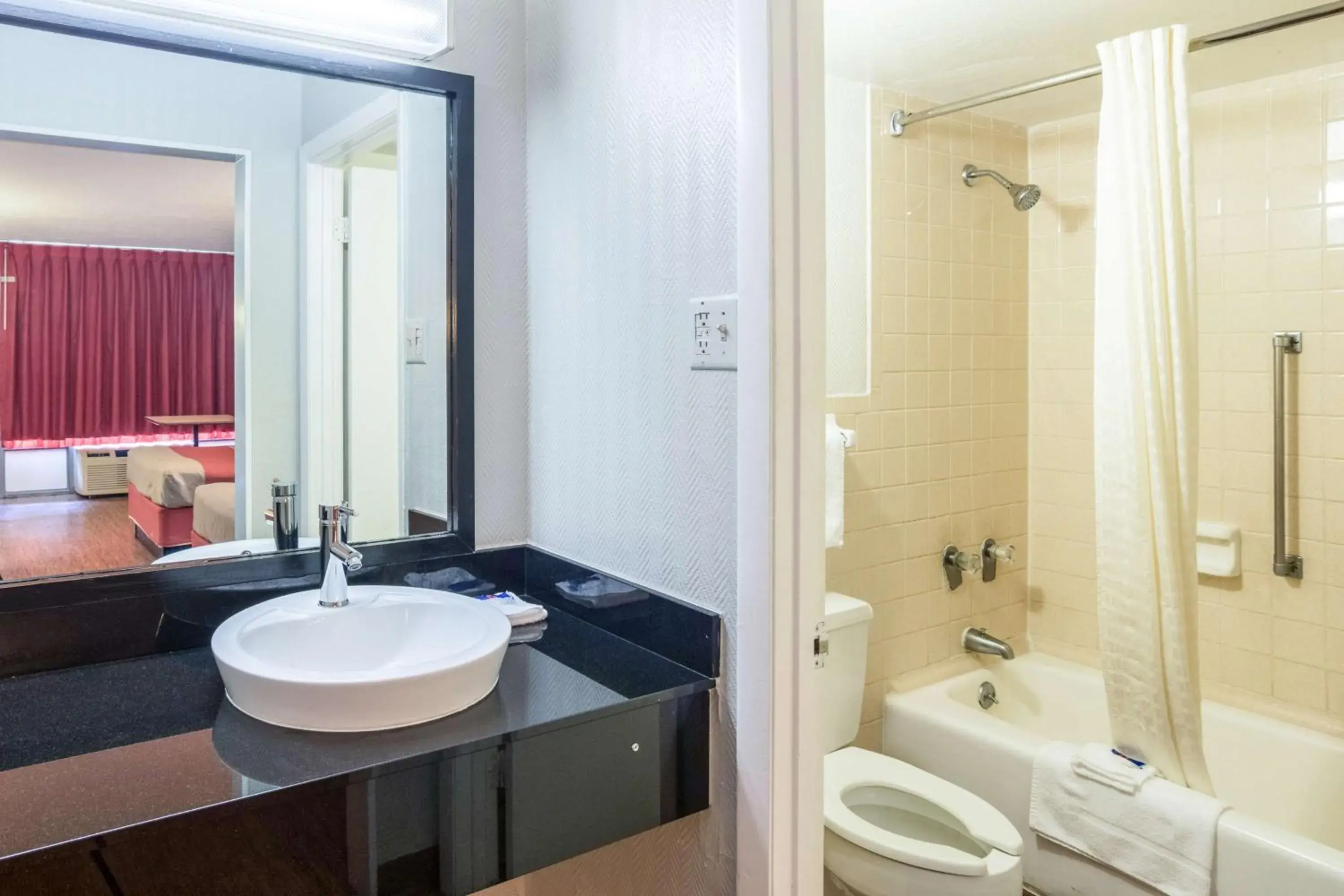 Shower, Bathroom in Motel 6-Marietta, GA - Atlanta Northwest