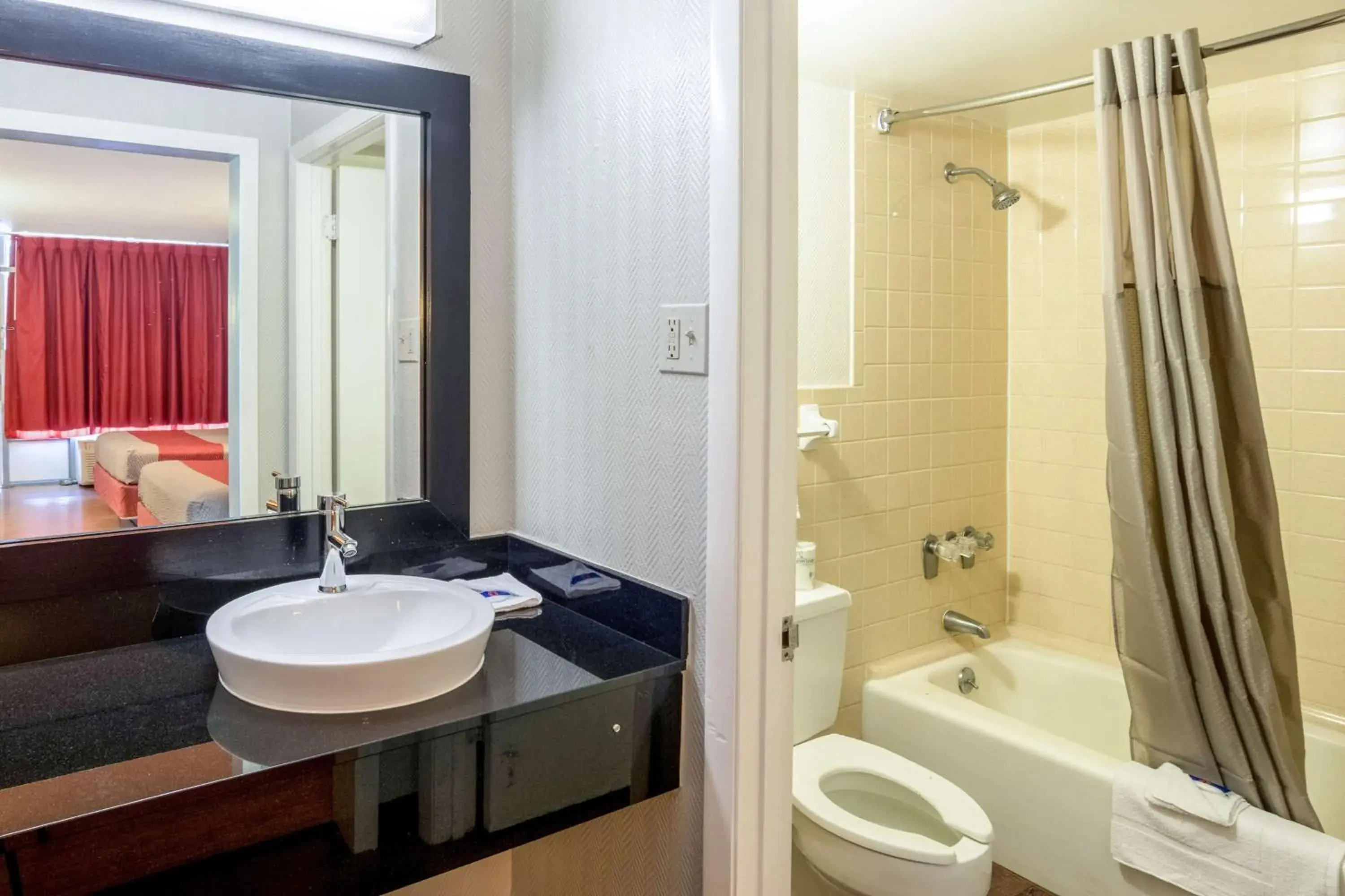 Shower, Bathroom in Motel 6-Marietta, GA - Atlanta Northwest