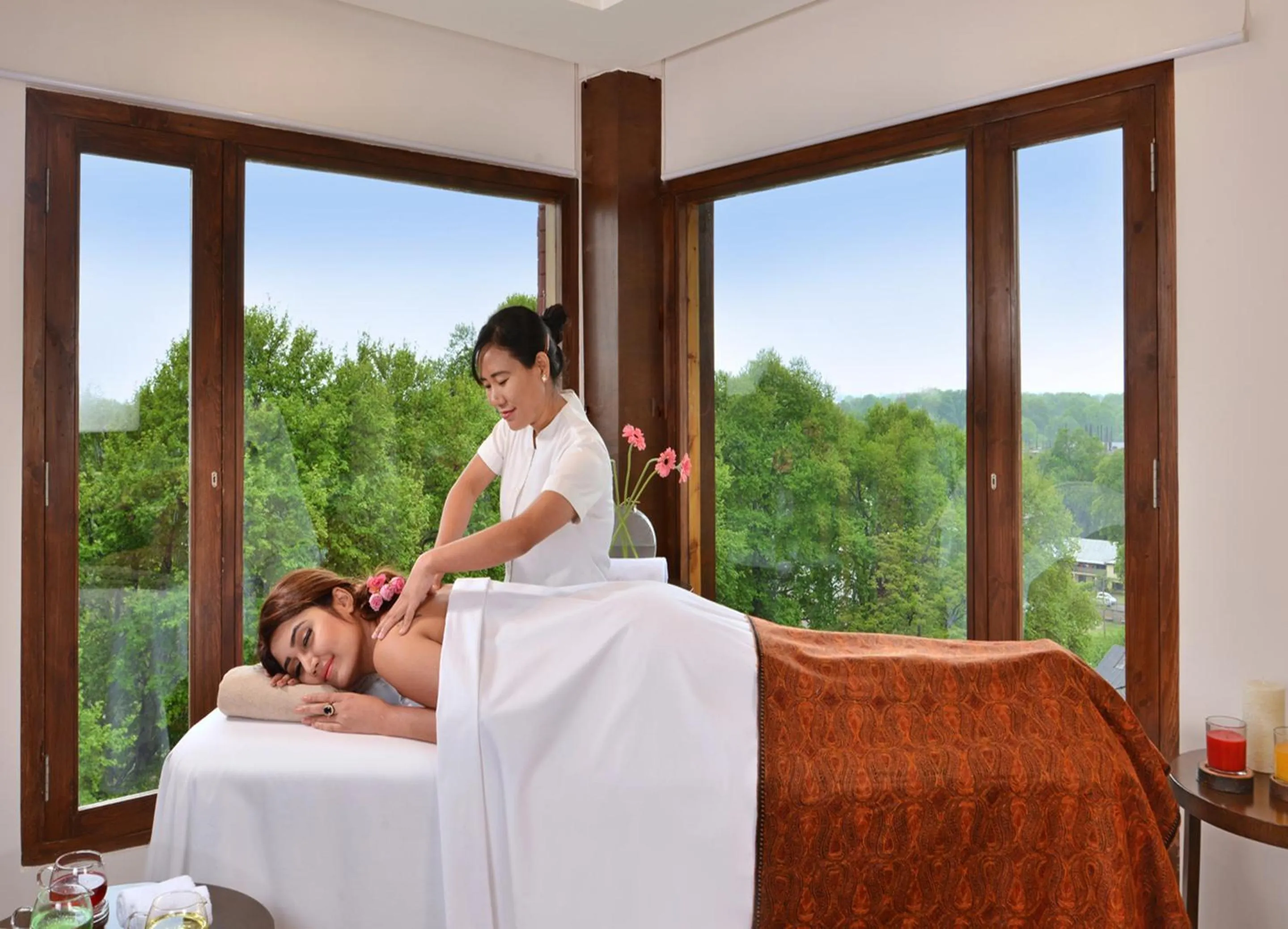 Massage in Golden Tulip Srinagar