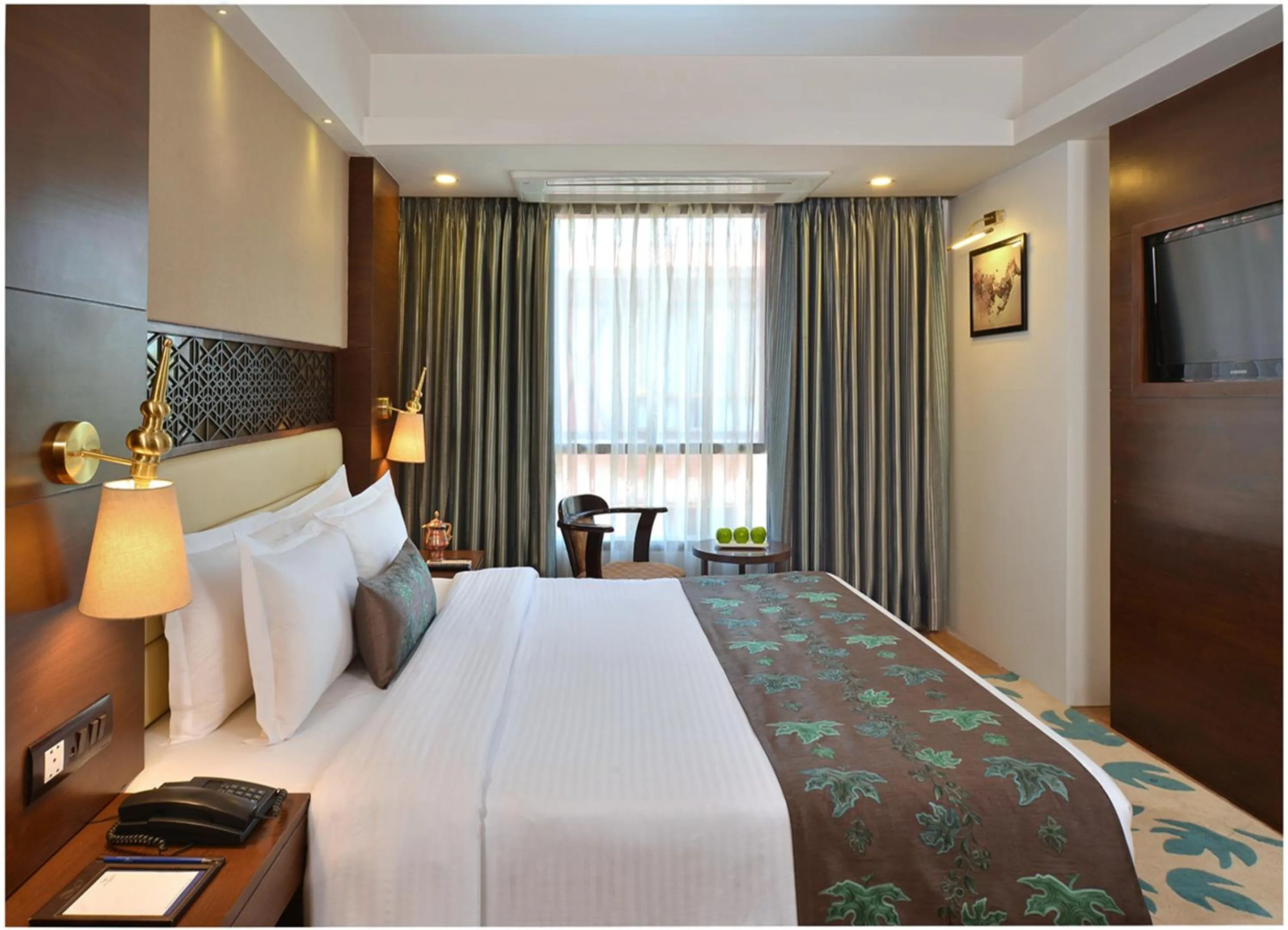 Bedroom, Bed in Golden Tulip Srinagar