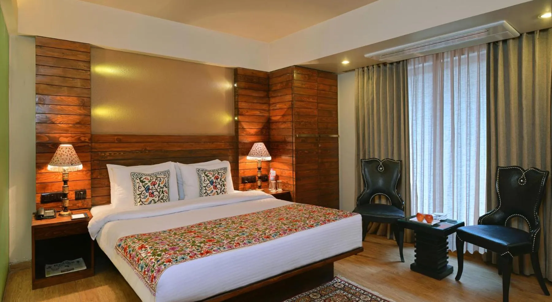 Photo of the whole room, Bed in Golden Tulip Srinagar