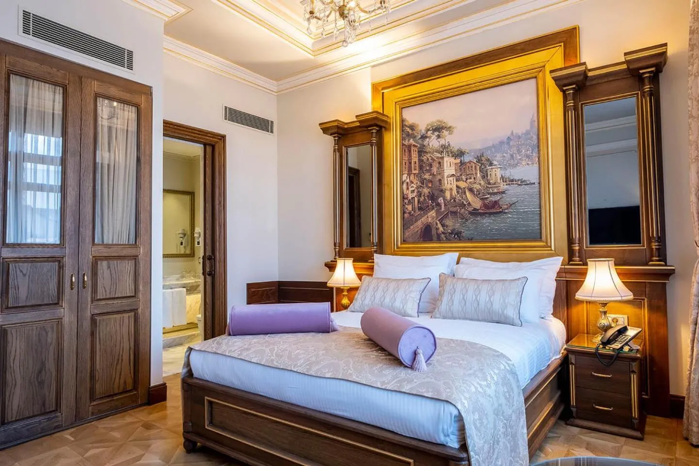 Photo of the whole room in Ortaköy Hotel