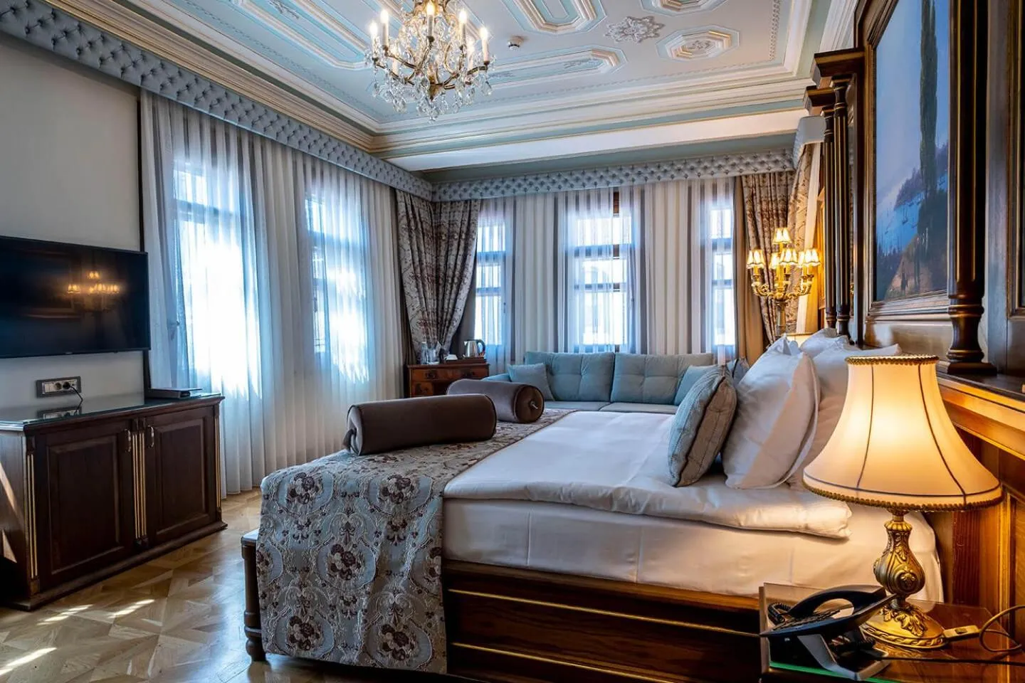 Photo of the whole room in Ortaköy Hotel