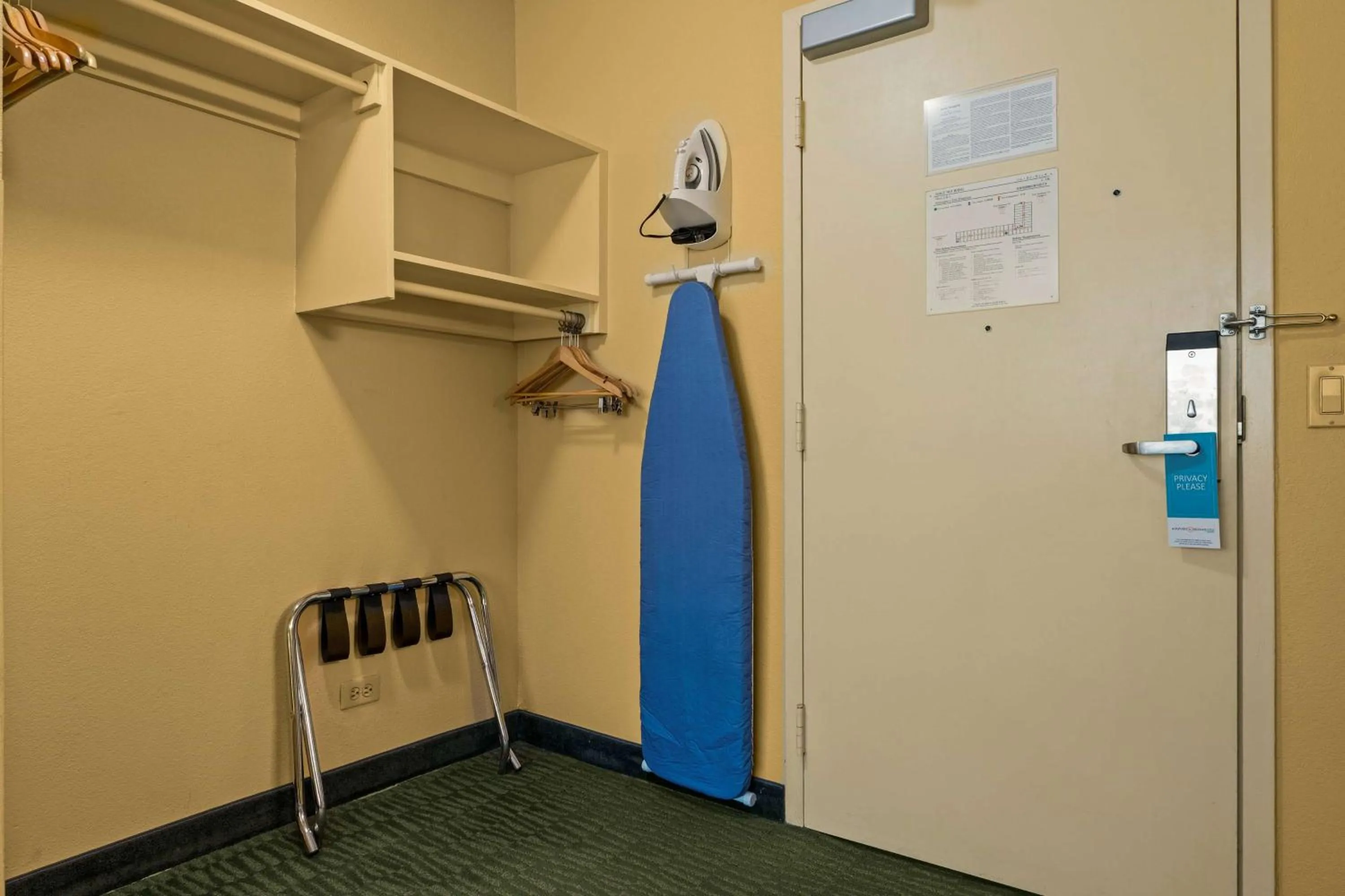 Photo of the whole room in Airport Honolulu Hotel, Trademark Collection by Wyndham