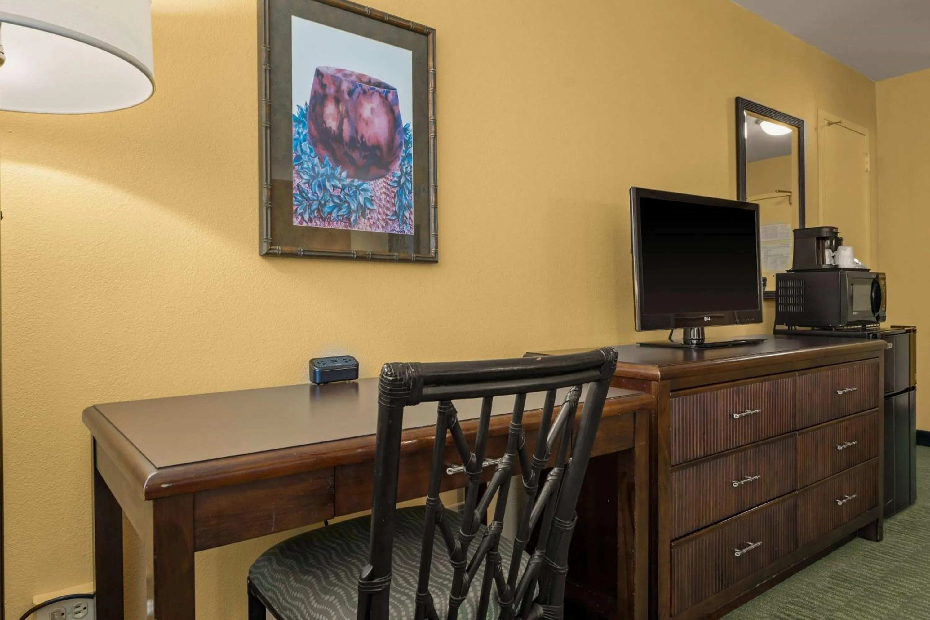 Photo of the whole room in Airport Honolulu Hotel, Trademark Collection by Wyndham