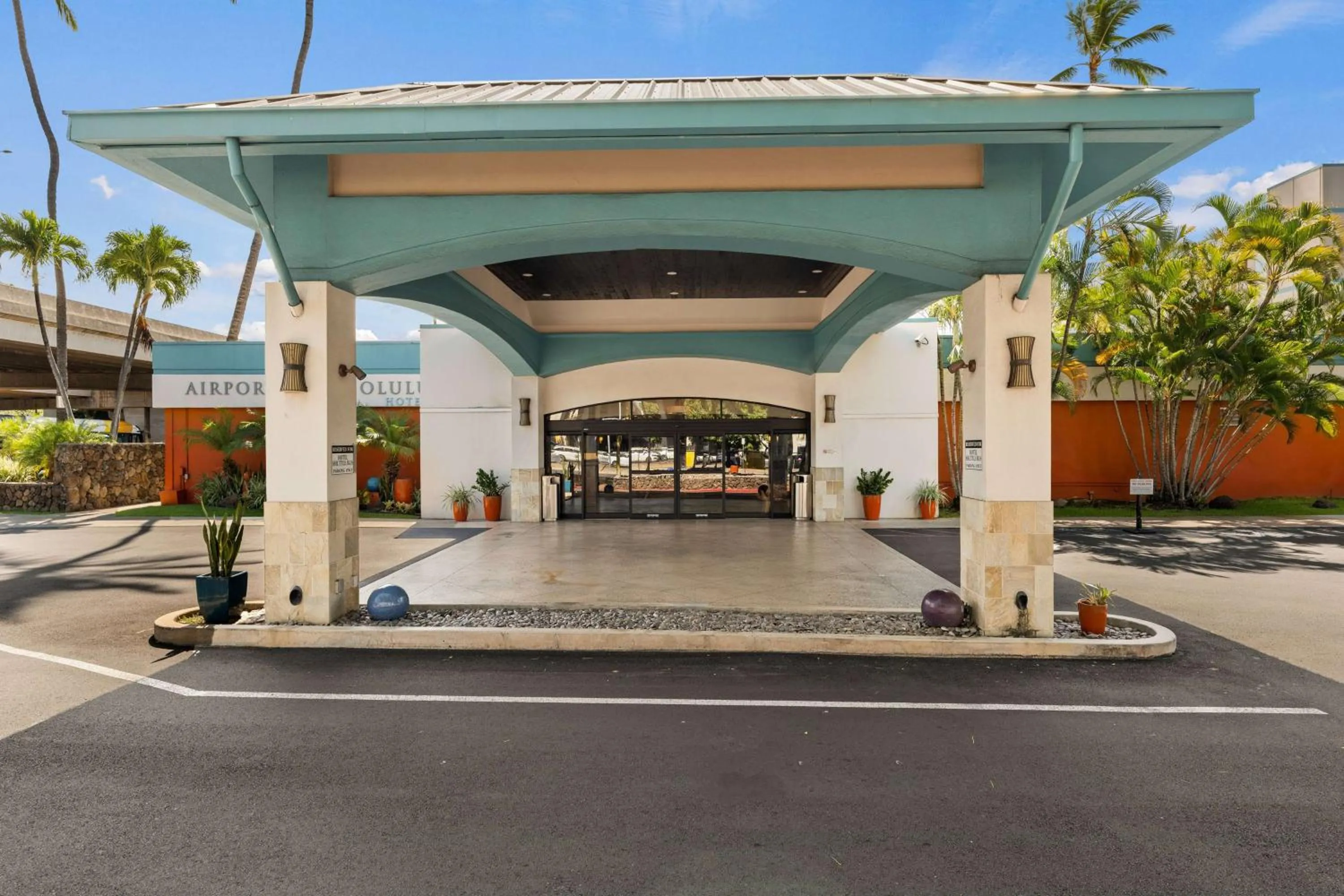 Property building in Airport Honolulu Hotel, Trademark Collection by Wyndham