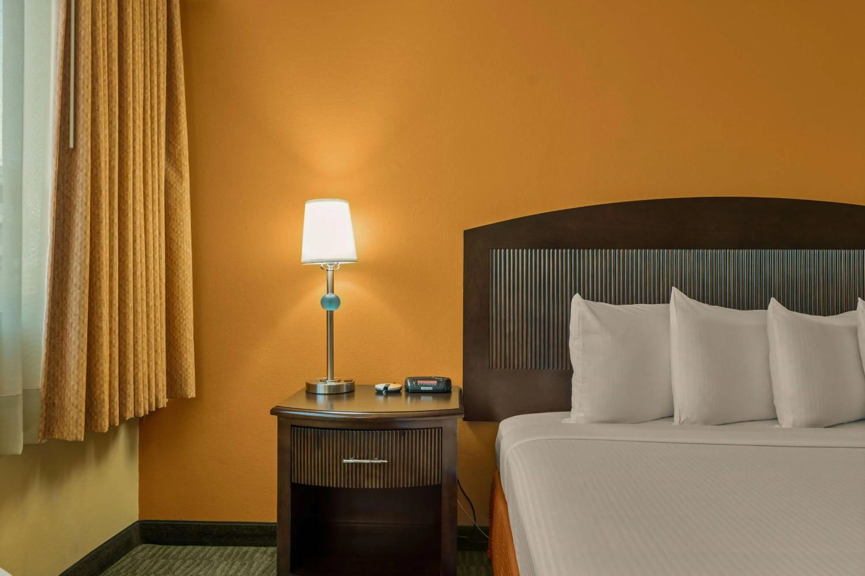 Photo of the whole room, Bed in Airport Honolulu Hotel, Trademark Collection by Wyndham