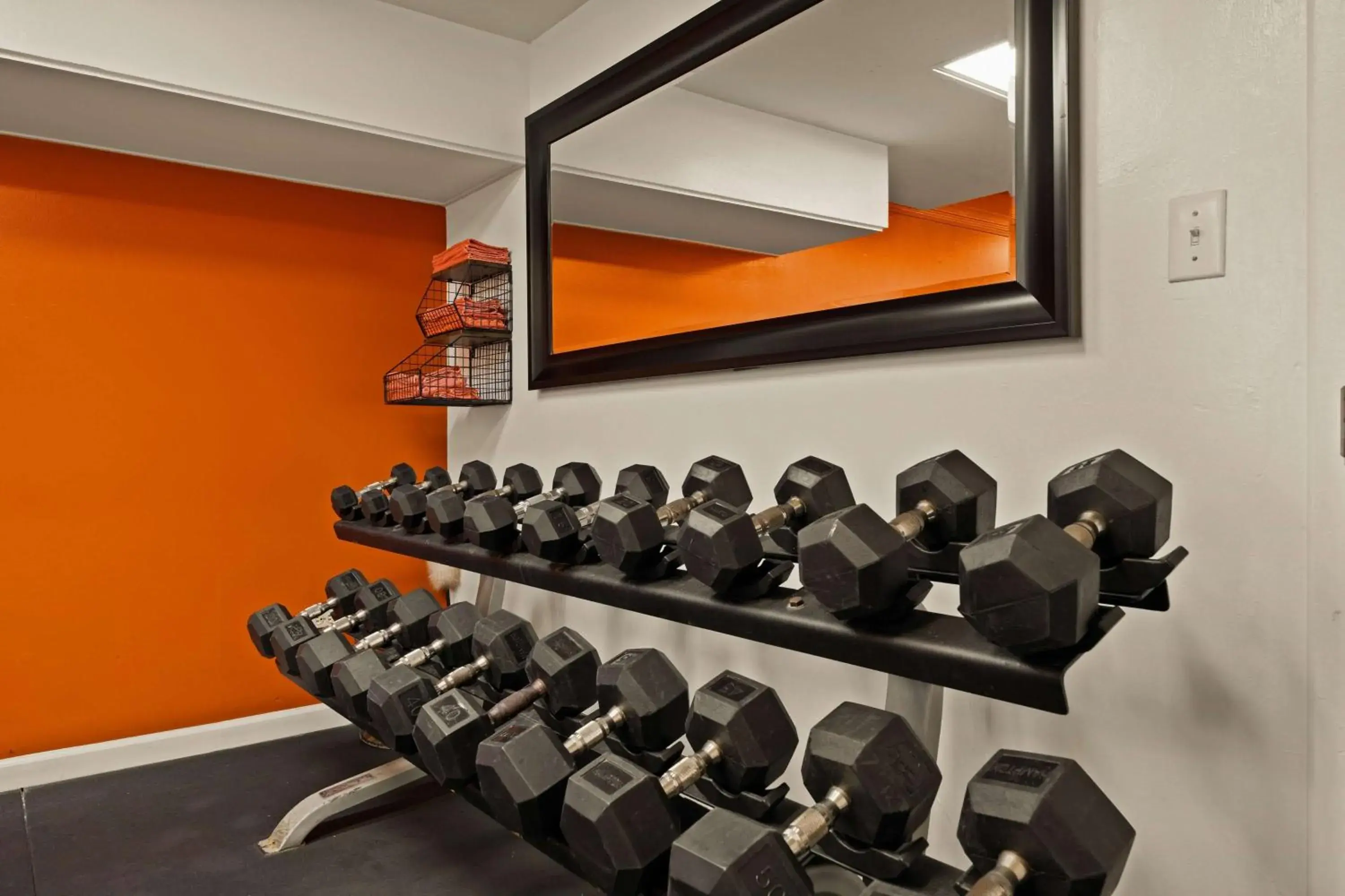 Fitness centre/facilities in Airport Honolulu Hotel, Trademark Collection by Wyndham Fitness centre/facilities in Airport Honolulu Hotel, Trademark Collection by Wyndham