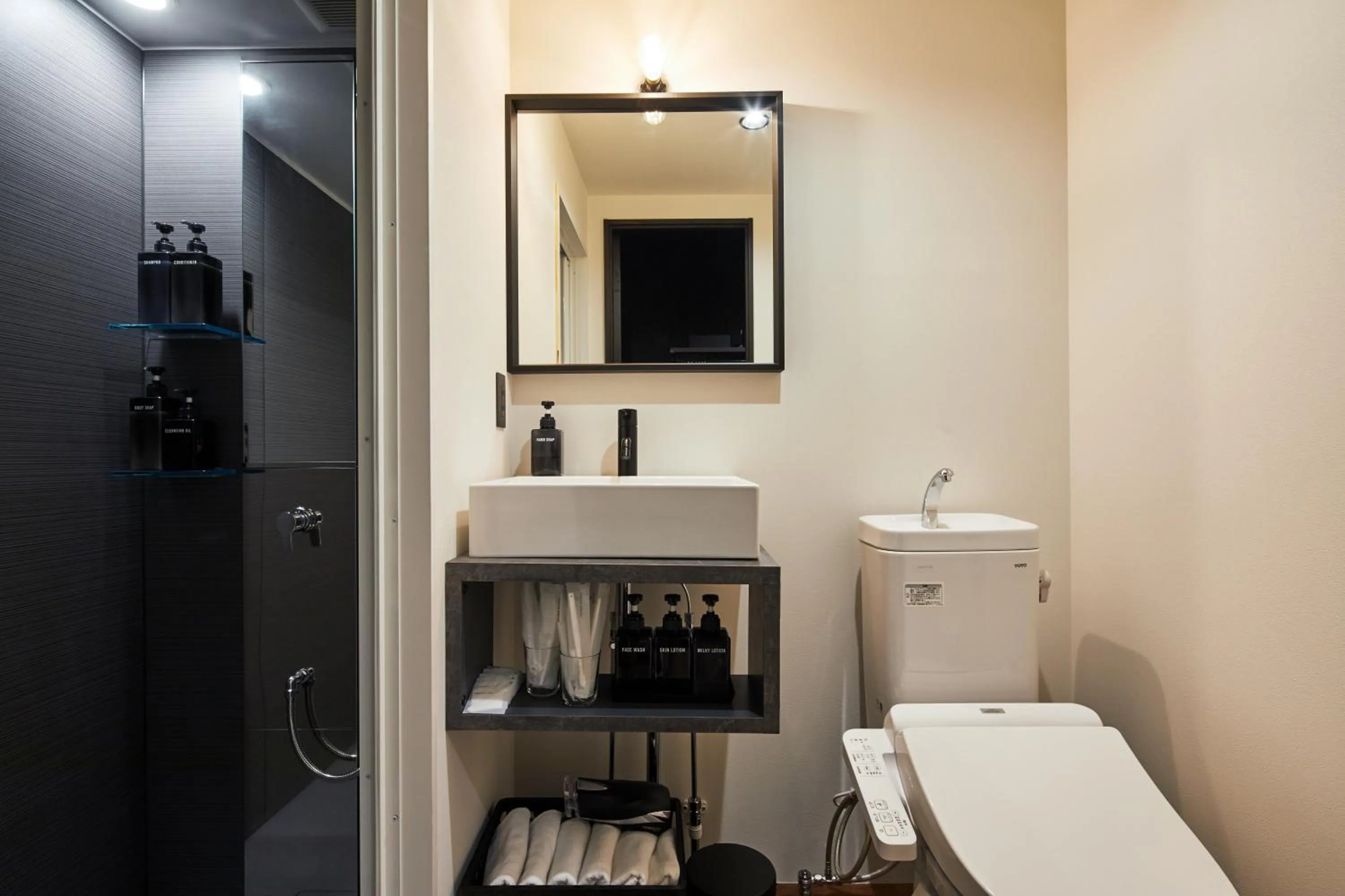 Toilet in ZONK HOTEL Nakasu-Deaibashi