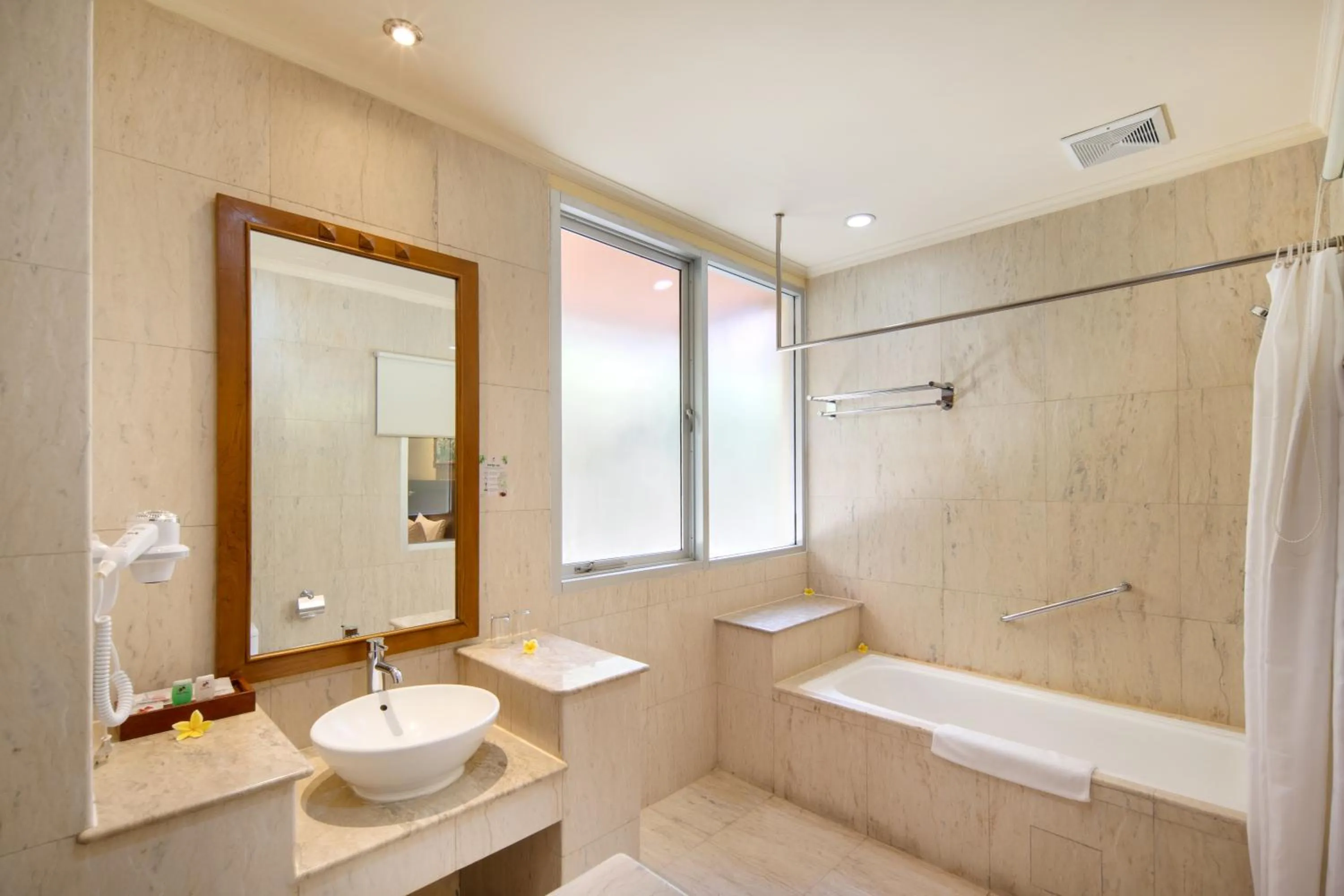 Bath in Grand Istana Rama Hotel